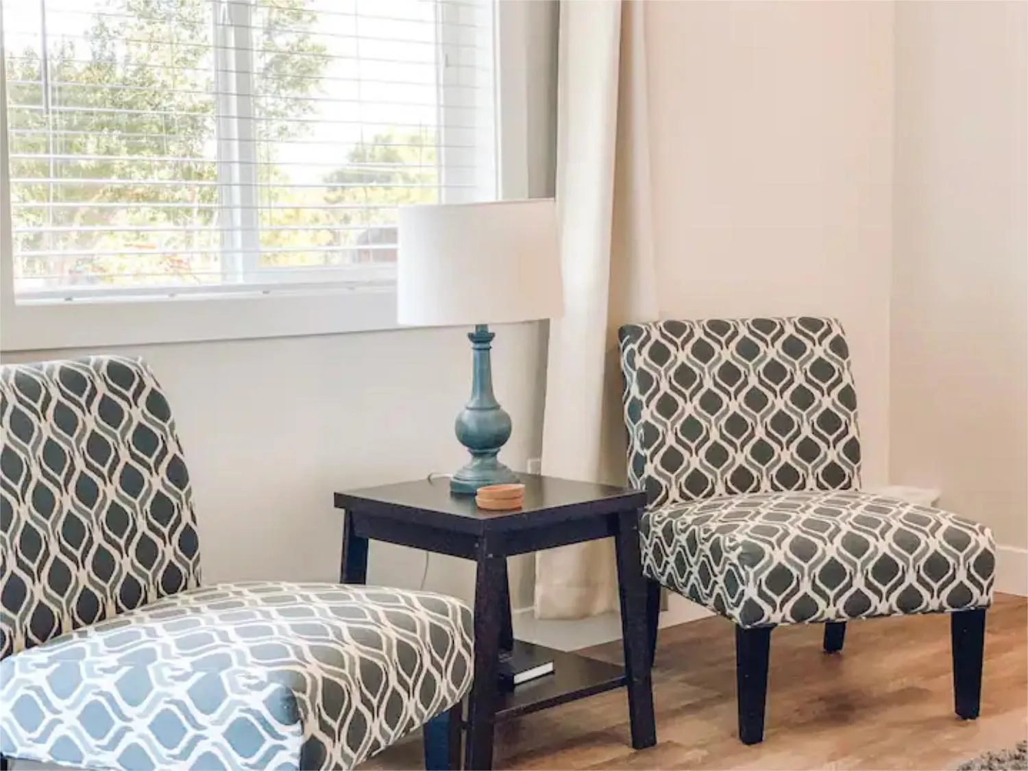 Seating area in Bybee's Steppingstone Motel