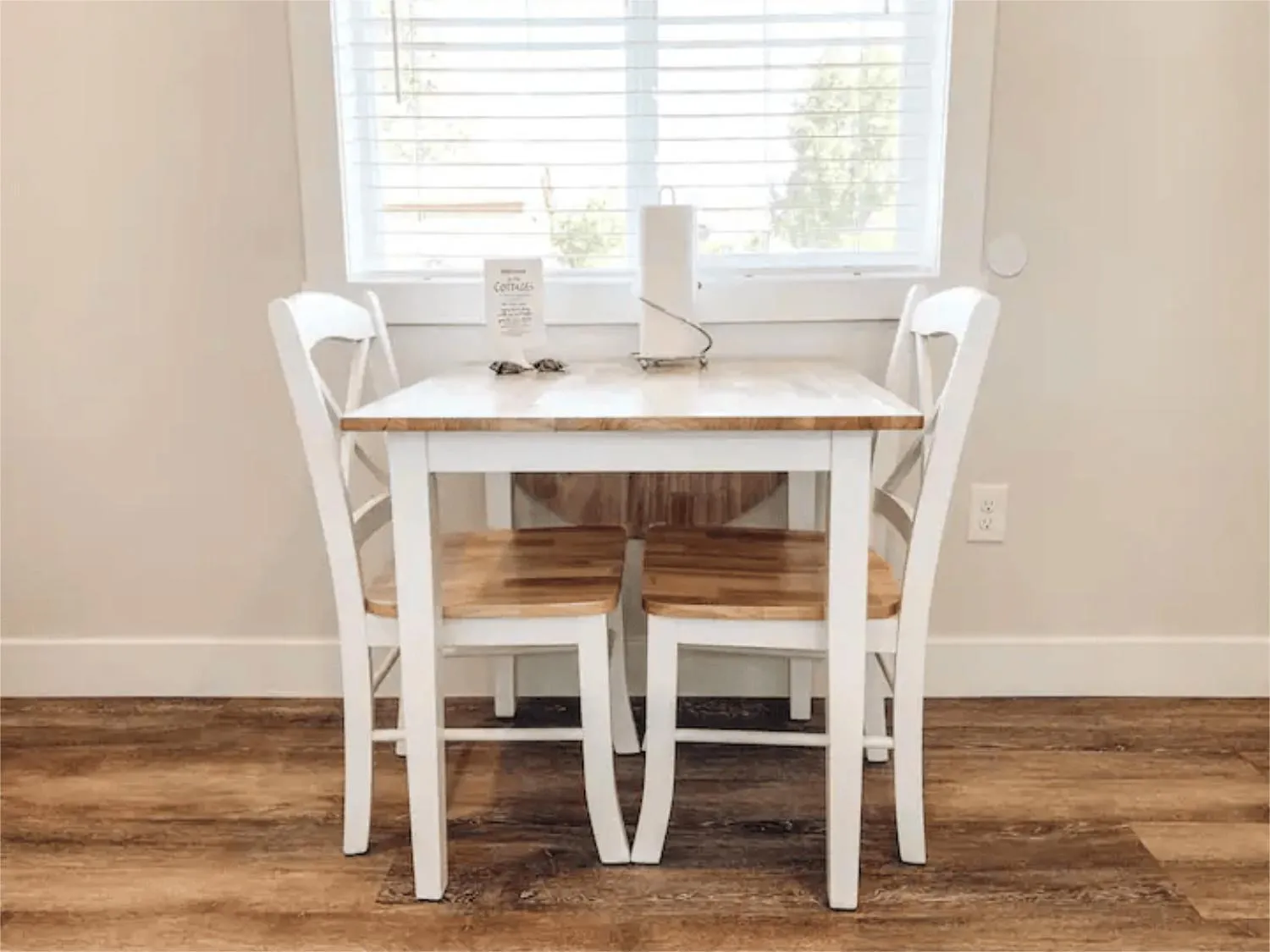 Dining area in Bybee's Steppingstone Motel