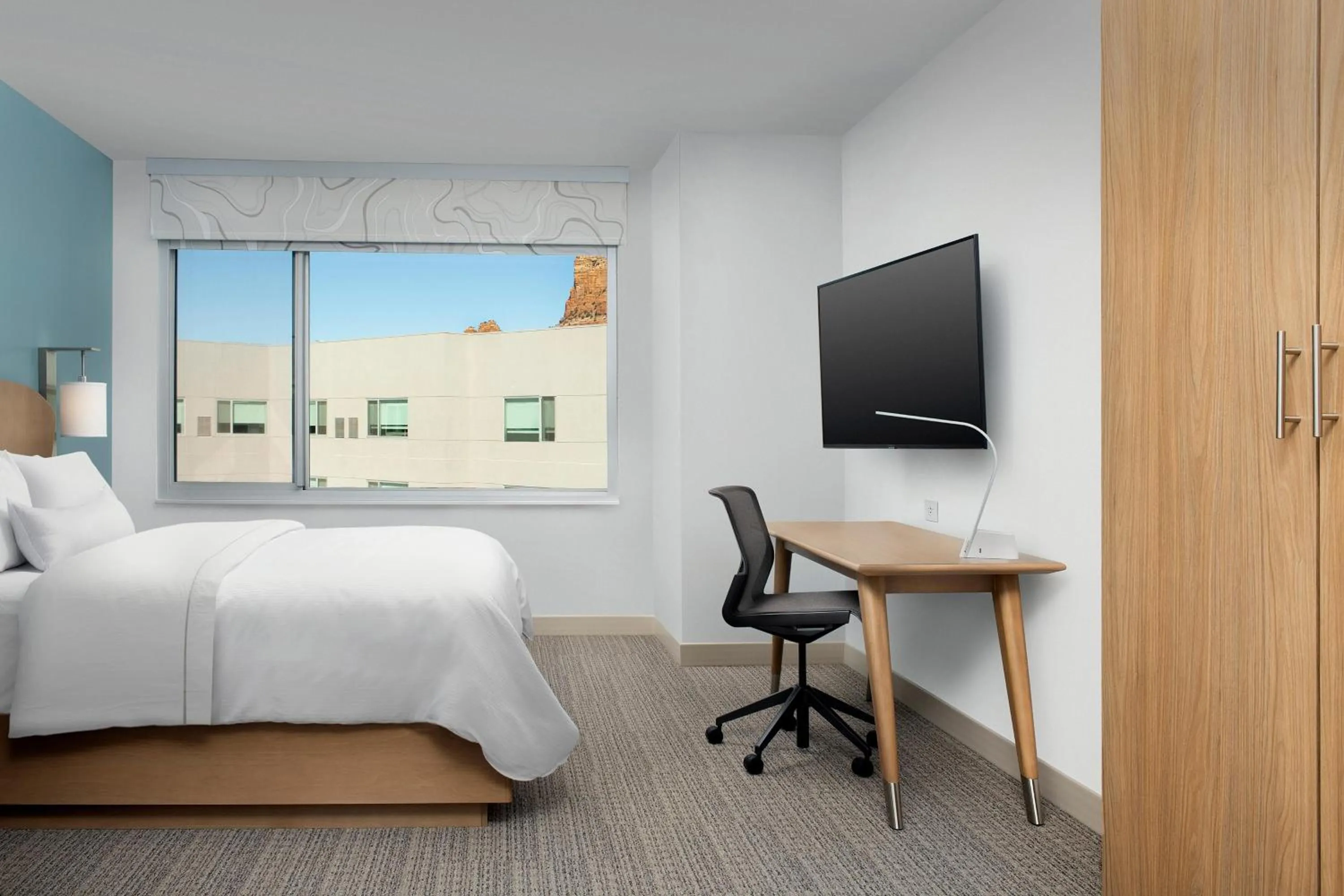 Photo of the whole room, Bed in Element Sedona