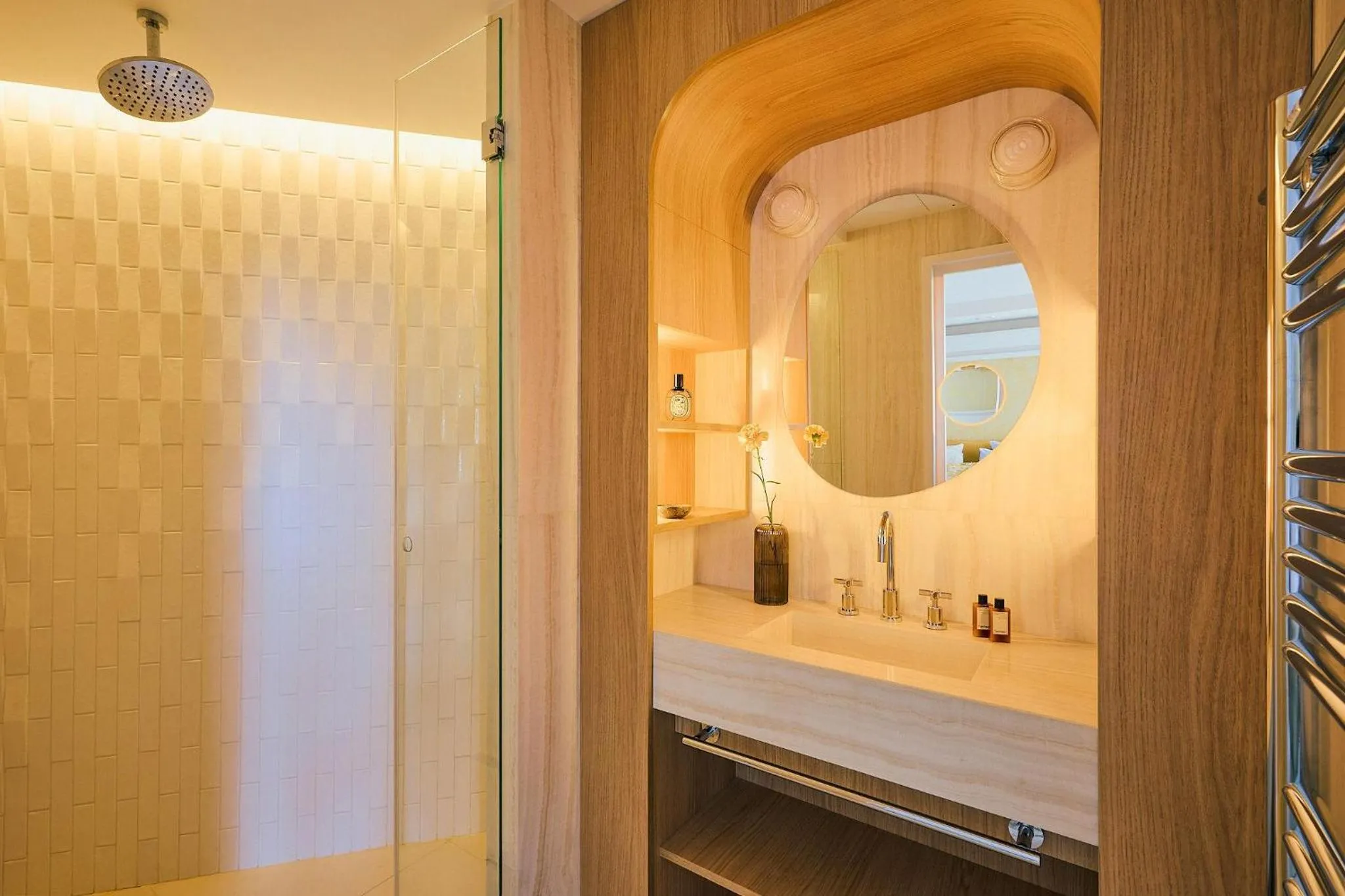 Shower in Hôtel Madison