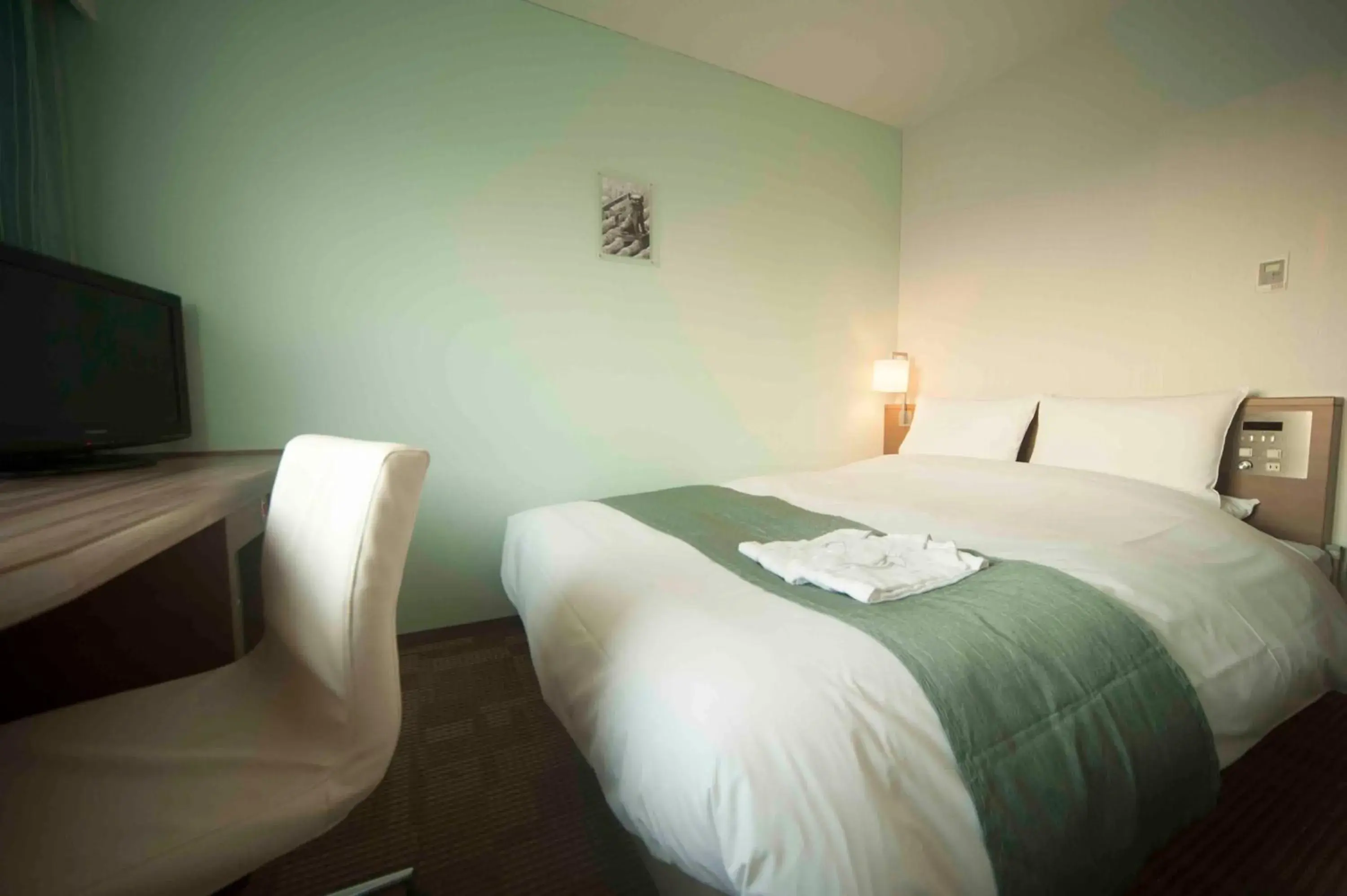 Standard Double Room - single occupancy - Smoking in Daiwa Roynet Hotel Okinawa-Kenchomae Standard Double Room - single occupancy - Smoking in Daiwa Roynet Hotel Okinawa-Kenchomae