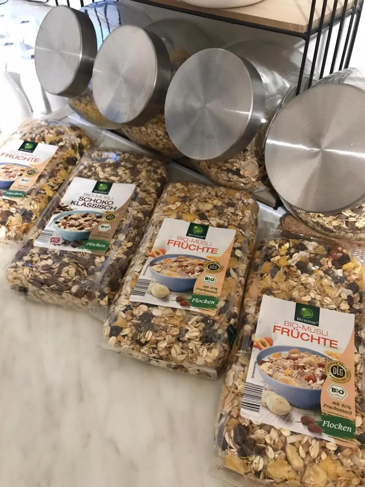 New Hostel Berlin Mitte FREE SNACK hot tea and coffee