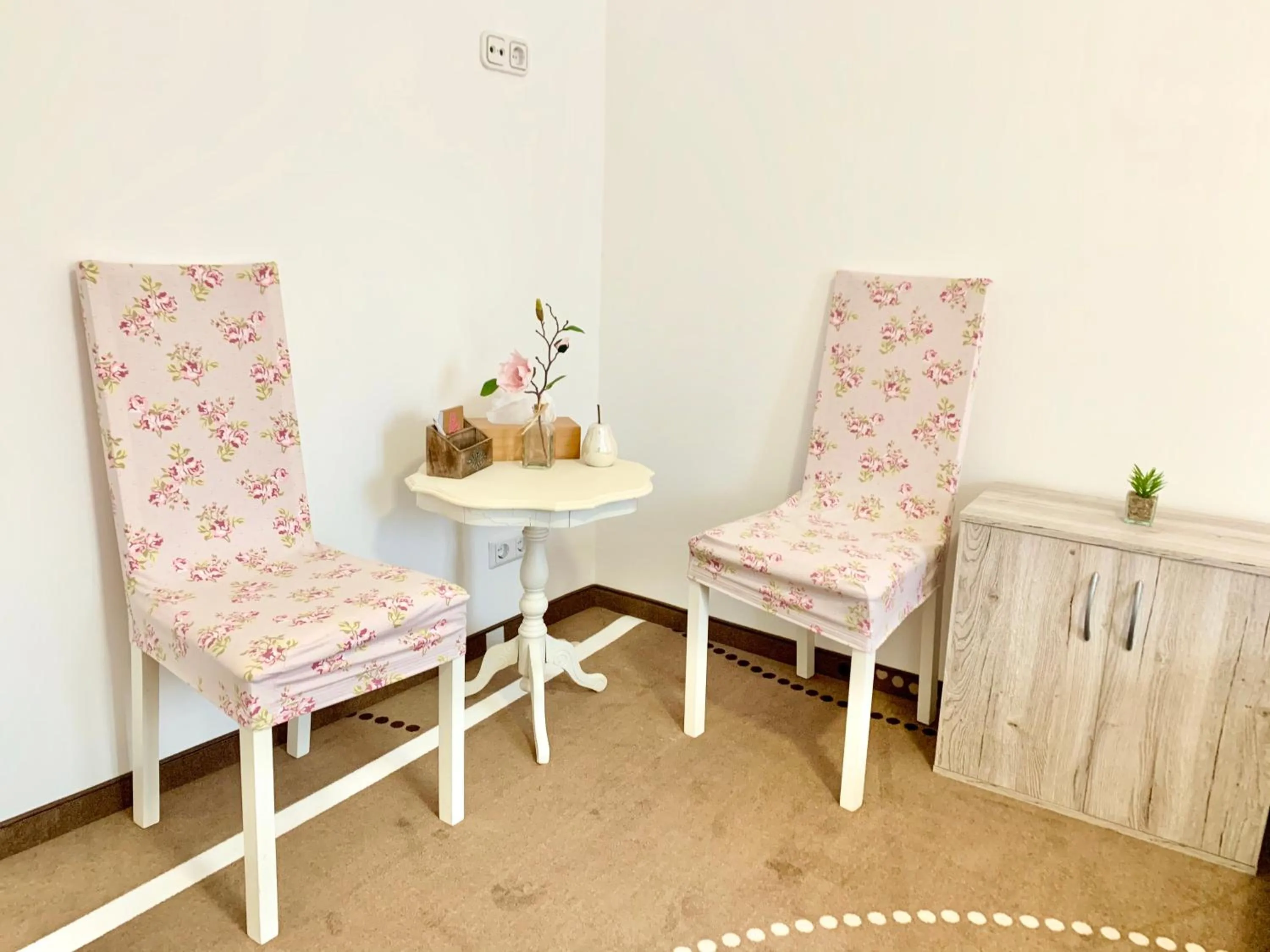 New Hostel Berlin Mitte FREE SNACK hot tea and coffee