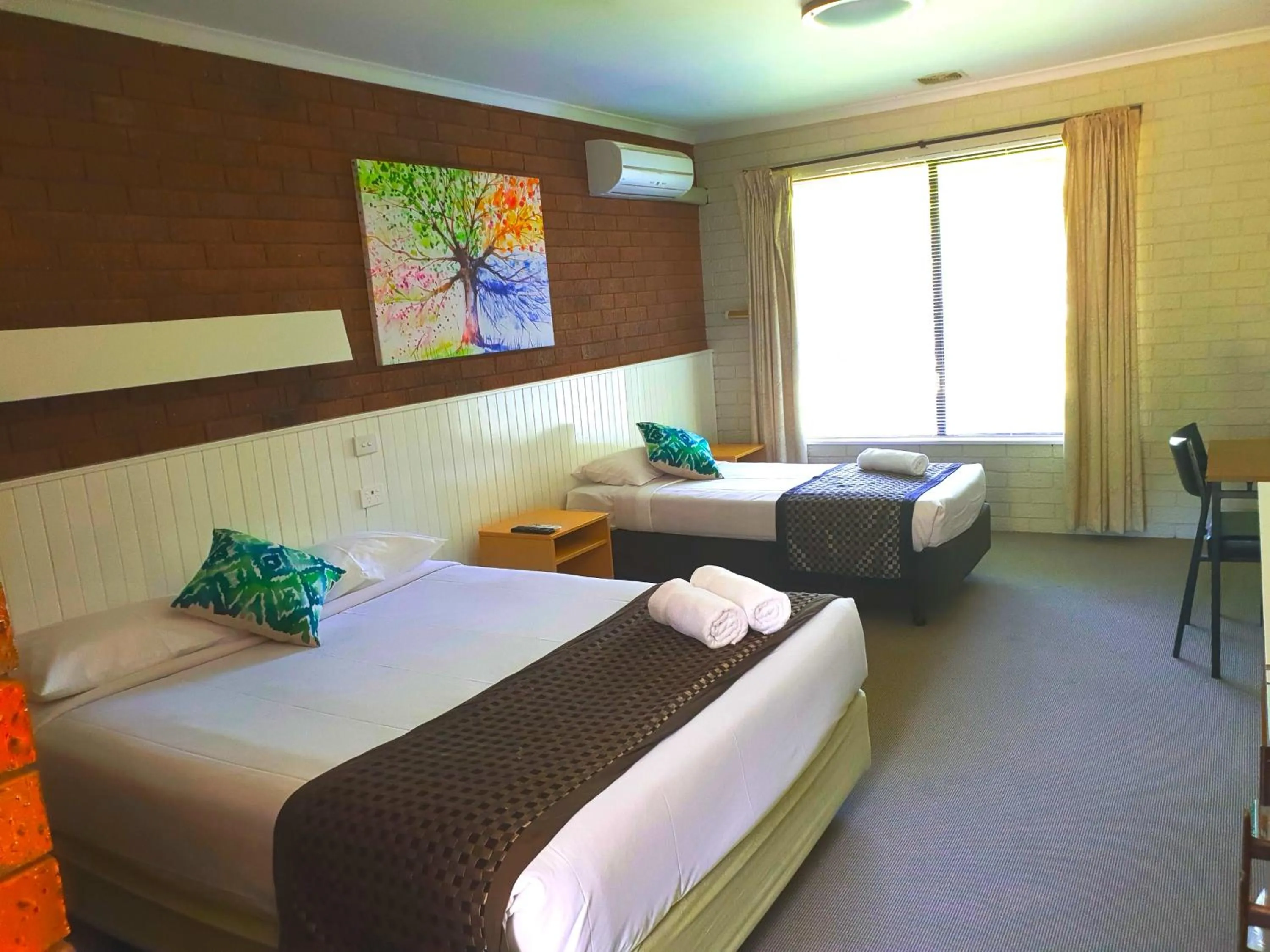 Bedroom, Bed in Bogong View Motor Inn