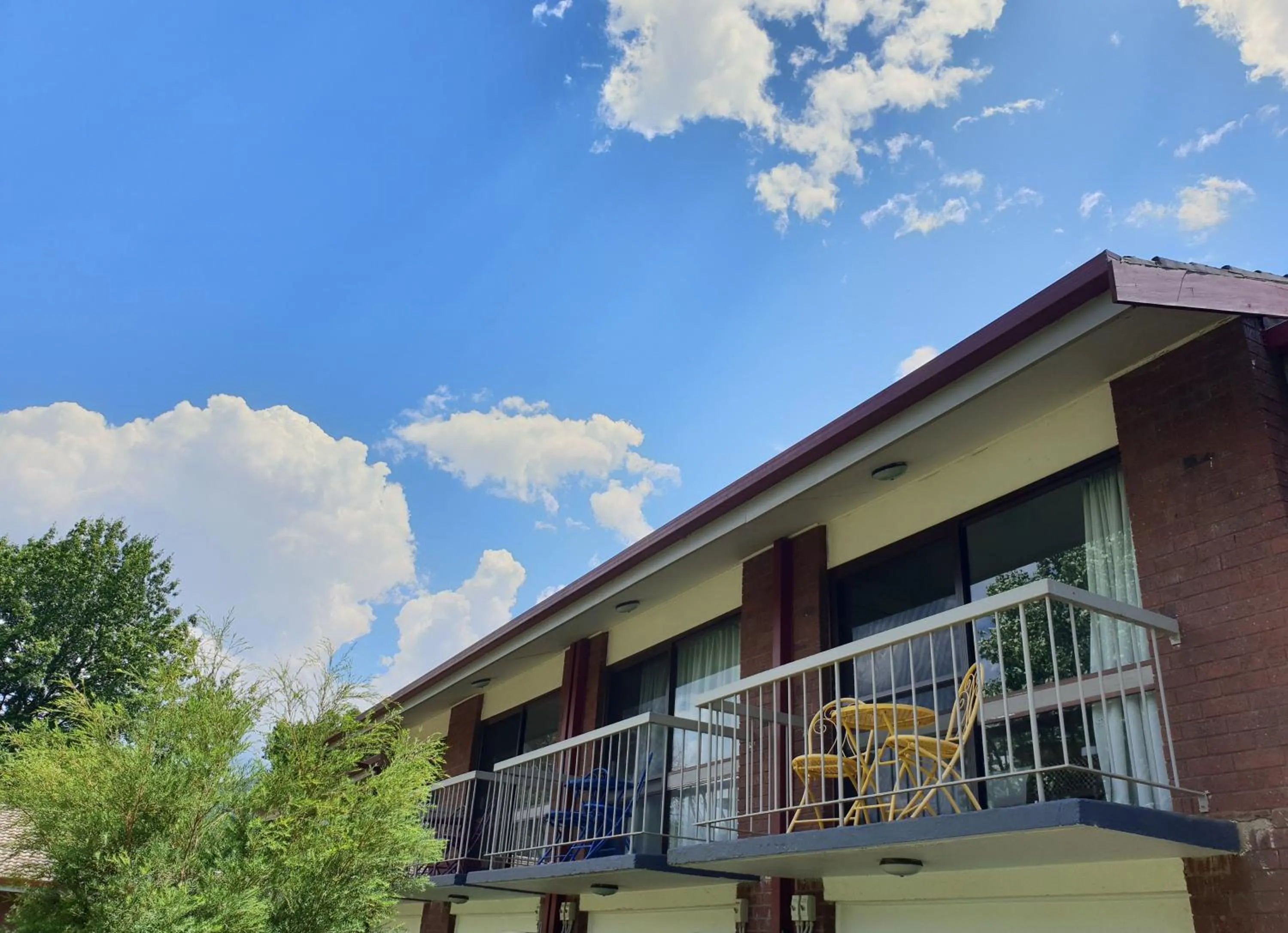 Balcony/Terrace, Property Building in Bogong View Motor Inn