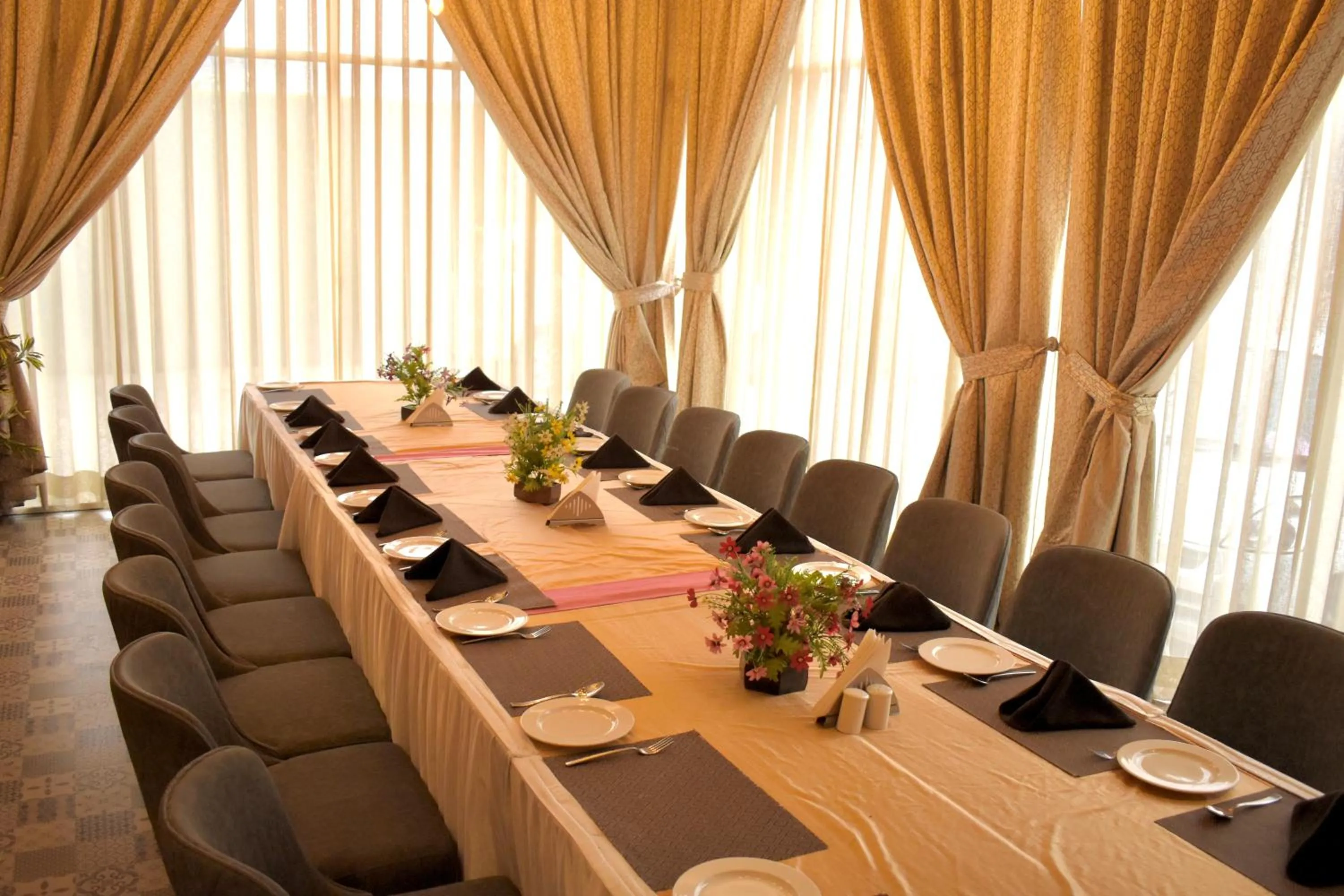 Restaurant/places to eat in Ramada by Wyndham Aligarh GT Road