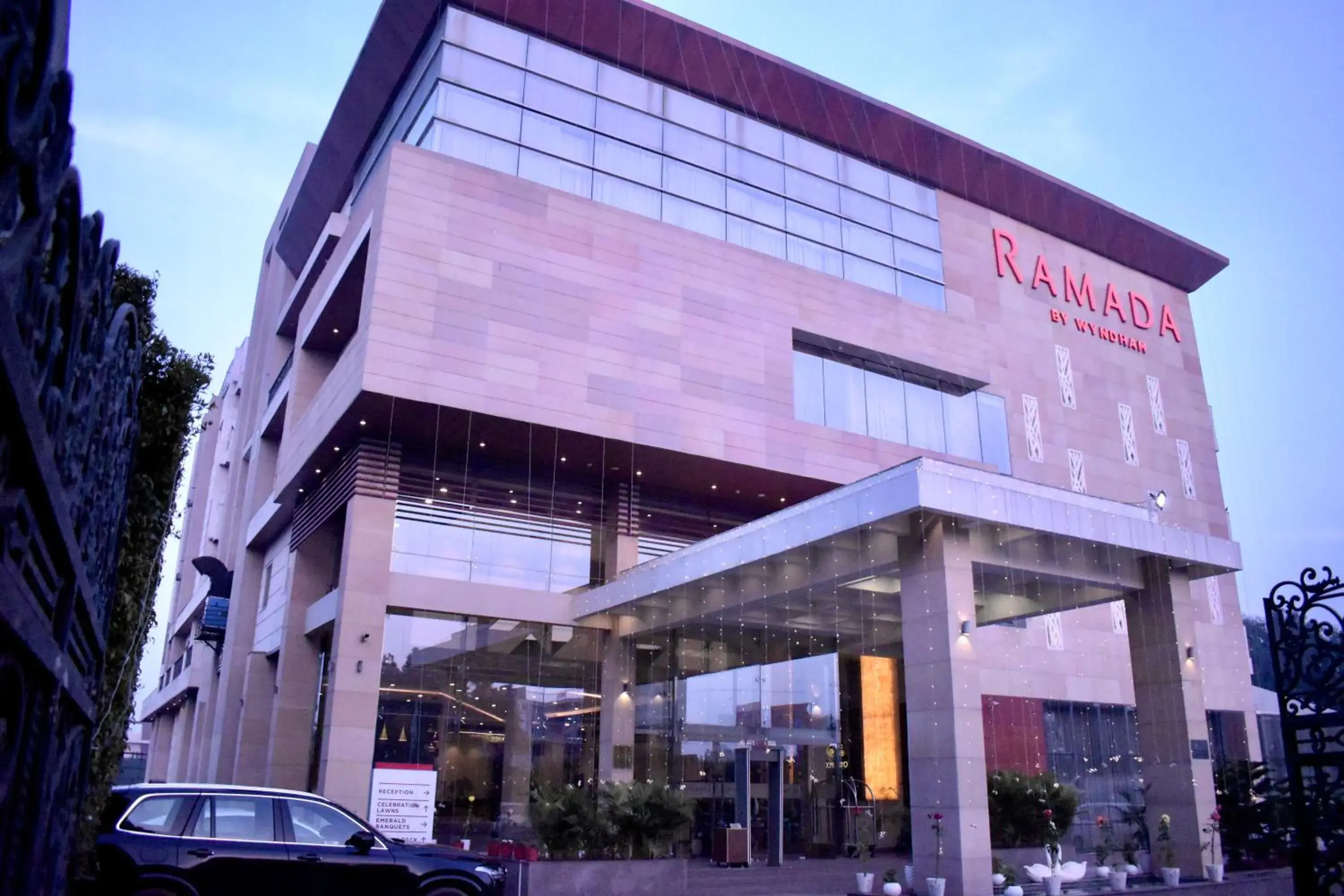 Property building in Ramada by Wyndham Aligarh GT Road Property building in Ramada by Wyndham Aligarh GT Road