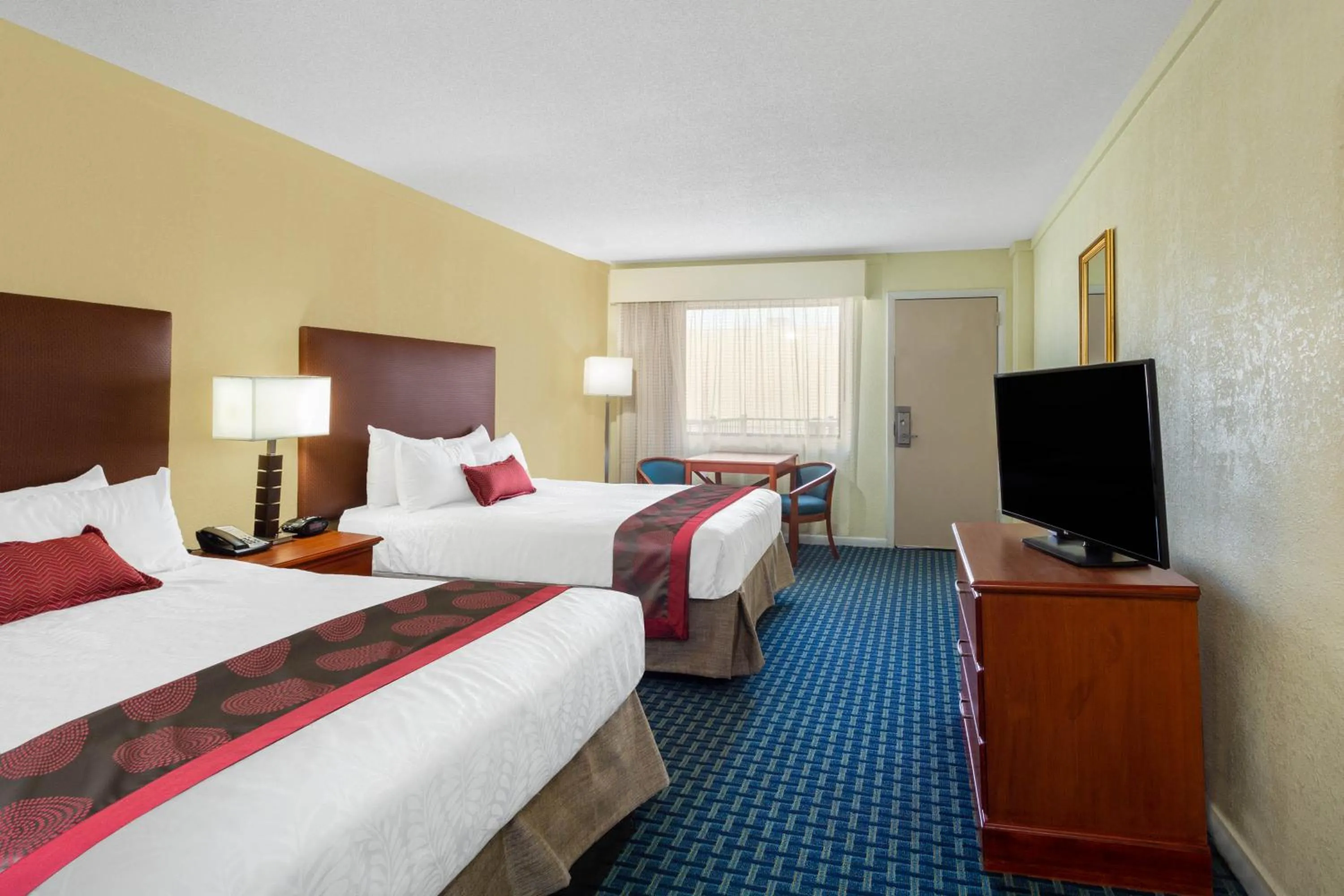 Bedroom, Bed in Ramada by Wyndham Virginia Beach