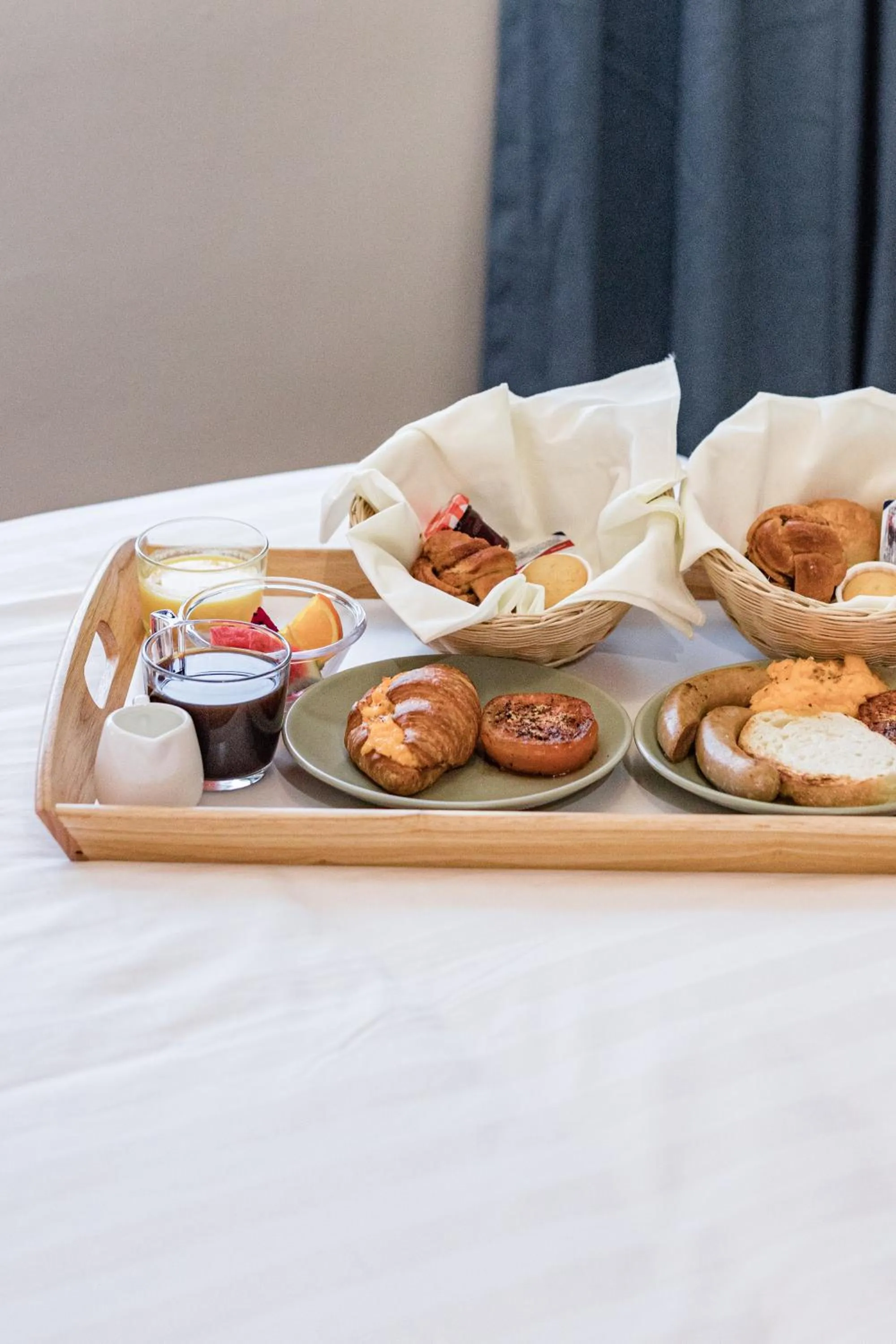 Breakfast in Urban Living Residence