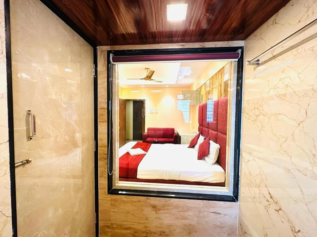 Bed in Hotel Vashi Inn