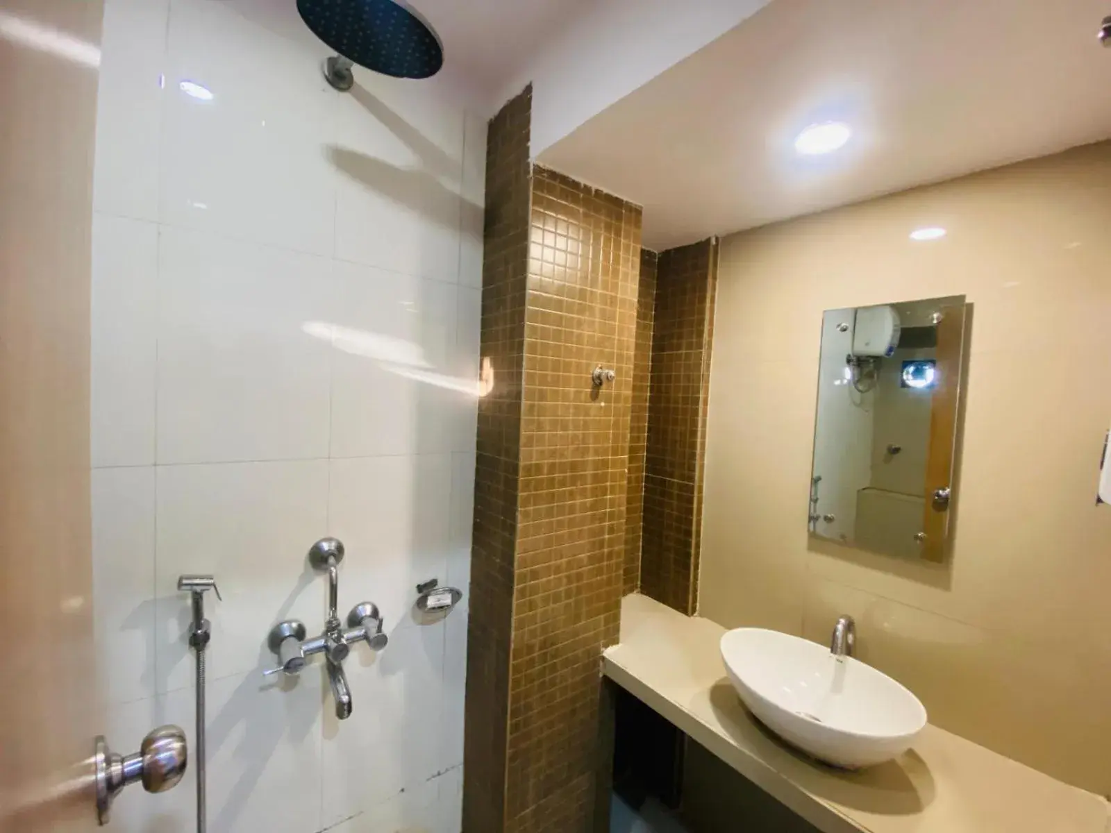 Deluxe Double or Twin Room in Hotel Vashi Inn Deluxe Double or Twin Room in Hotel Vashi Inn