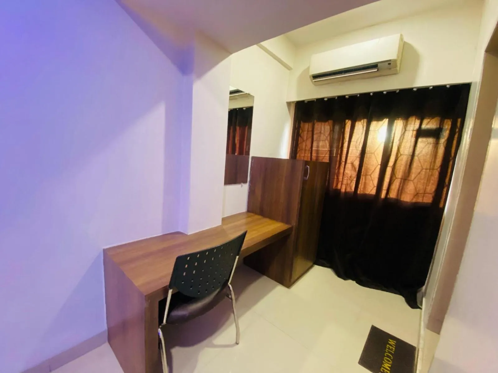 Seating area in Hotel Vashi Inn