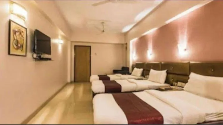 Photo of the whole room, Bed in Hotel Vashi Inn