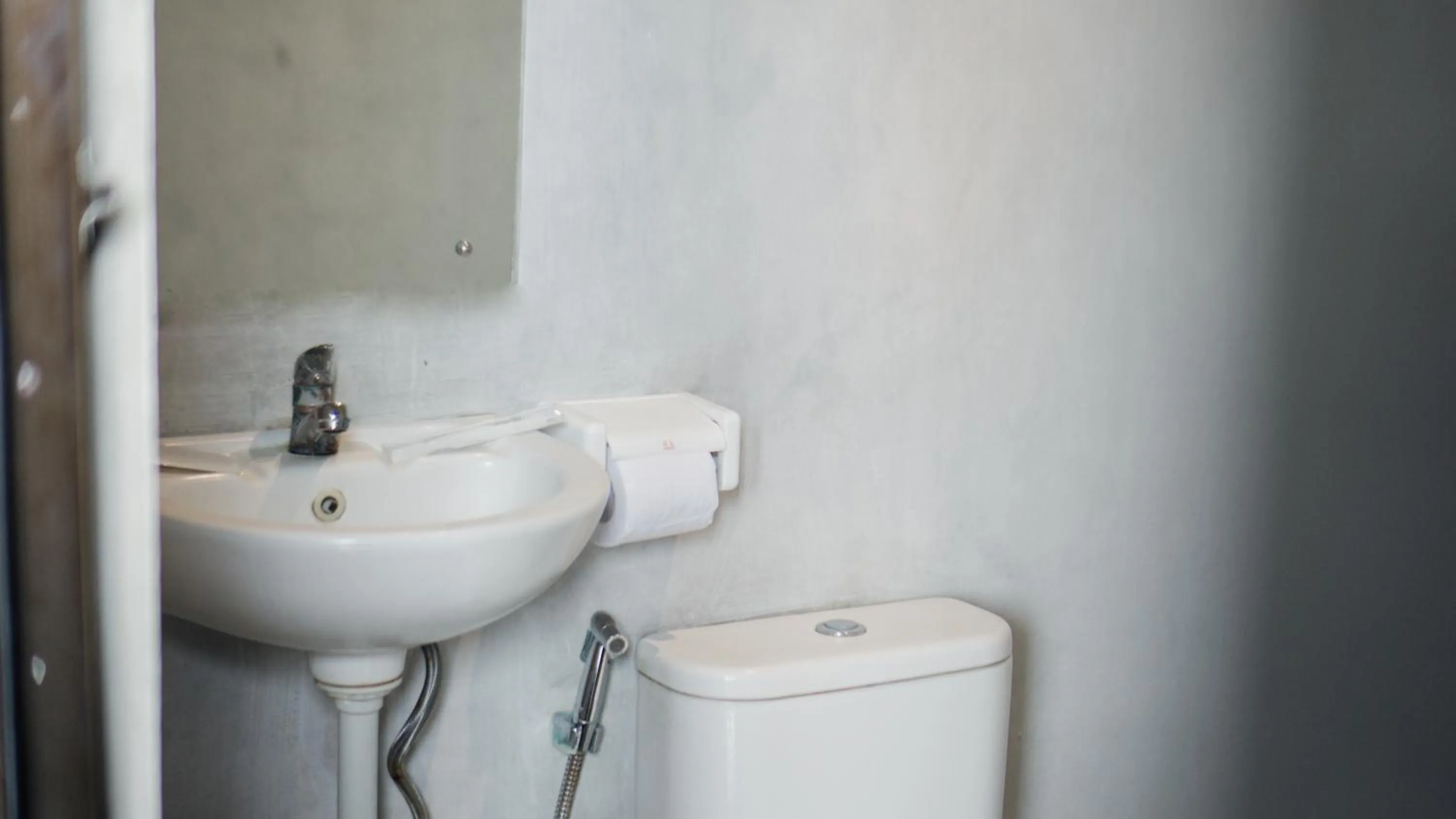 Toilet in Escotel Krisnantara