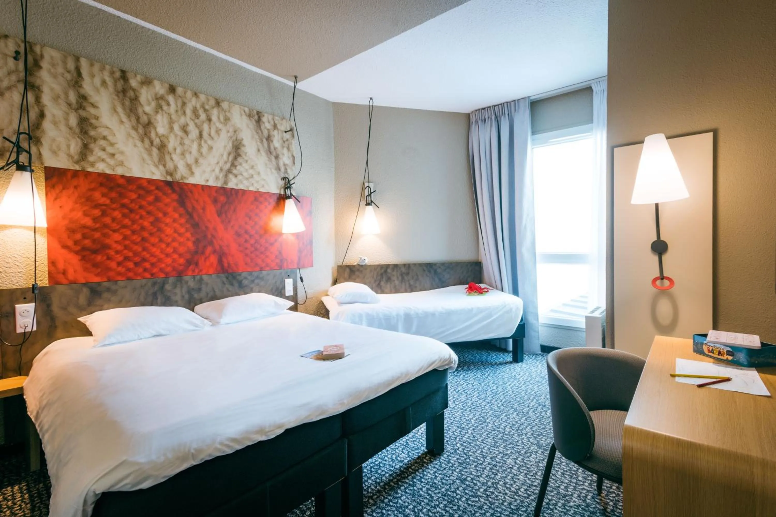 Bedroom, Bed in ibis Saint Malo Plage