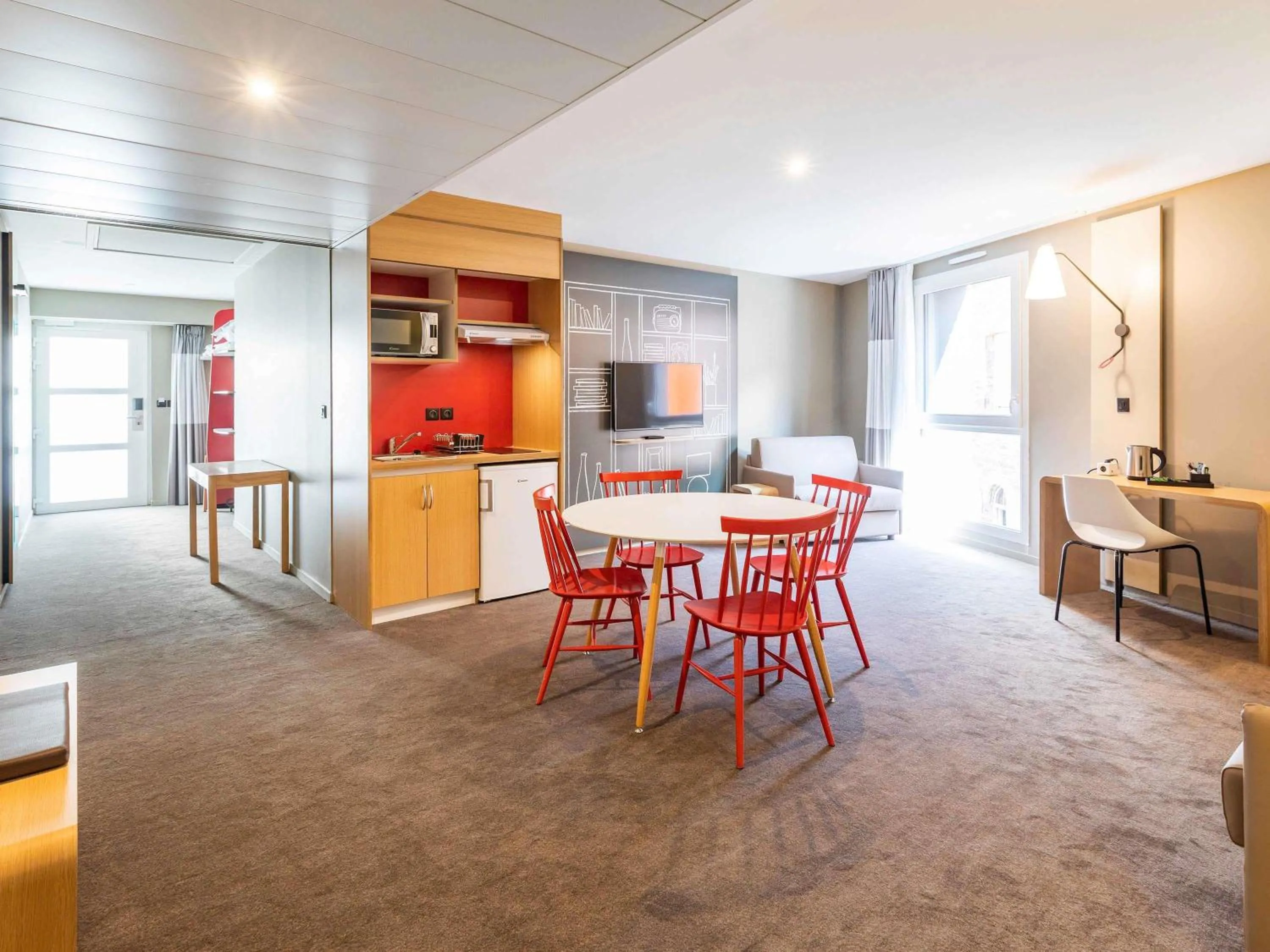 Bedroom in ibis Saint Malo Plage