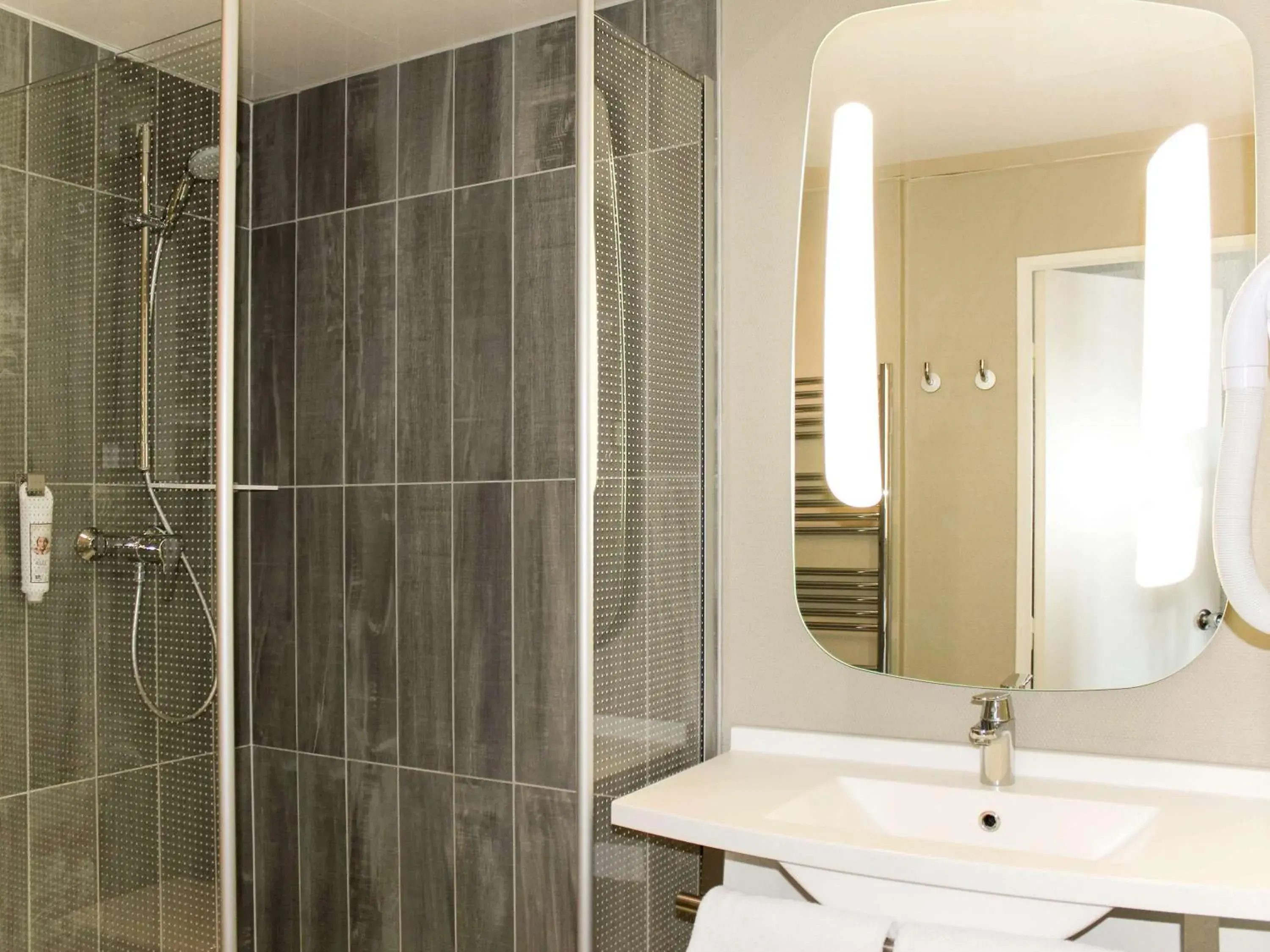 Apartment with One Double Bed and One Sofabed in ibis Saint Malo Plage Apartment with One Double Bed and One Sofabed in ibis Saint Malo Plage