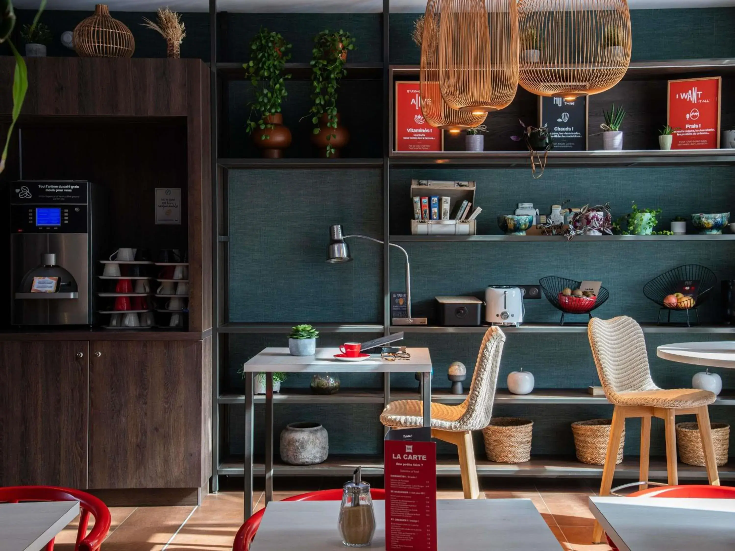 Lounge or bar in ibis Saint Malo Plage Lounge or bar in ibis Saint Malo Plage