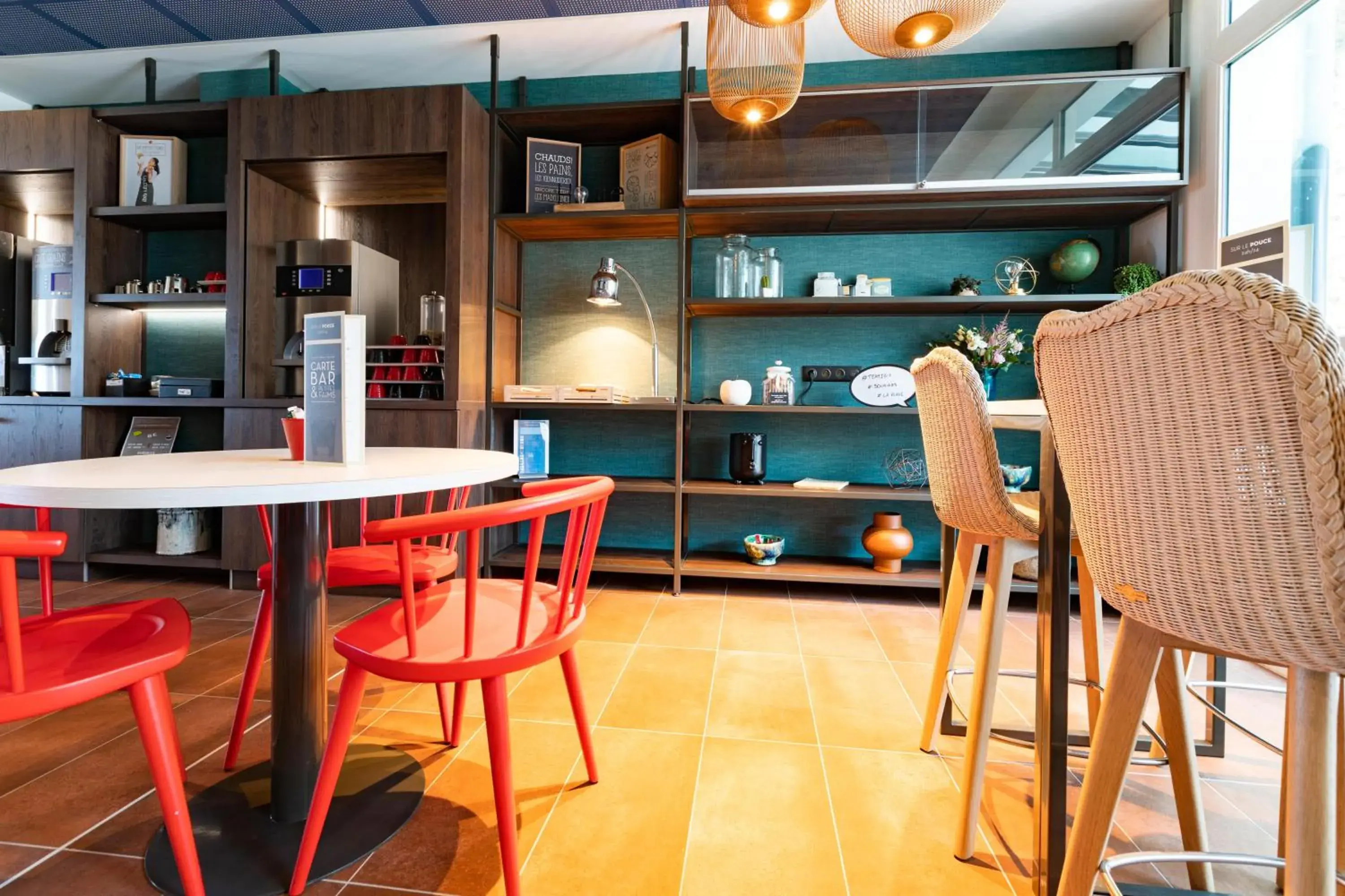 Lounge or bar in ibis Saint Malo Plage Lounge or bar in ibis Saint Malo Plage