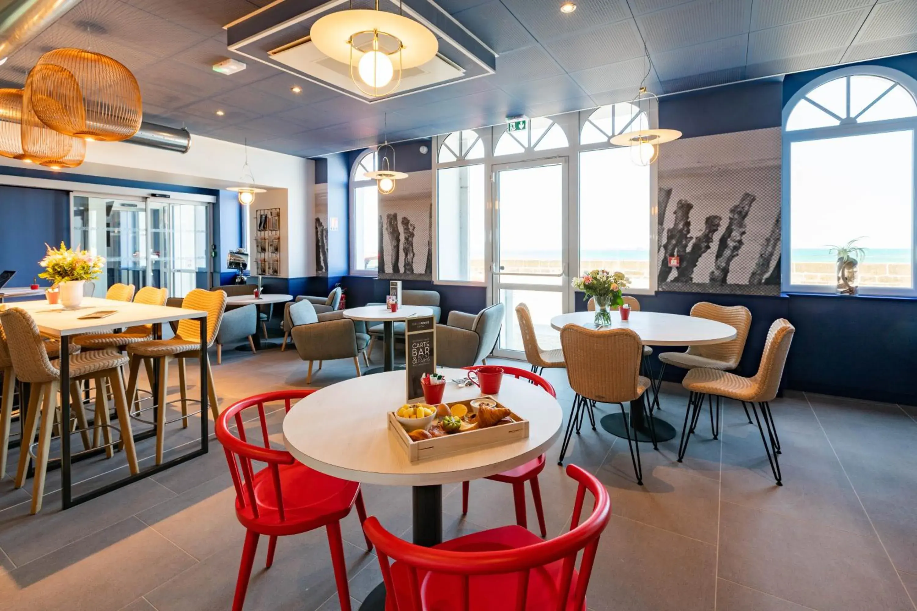 Lounge or bar in ibis Saint Malo Plage Lounge or bar in ibis Saint Malo Plage