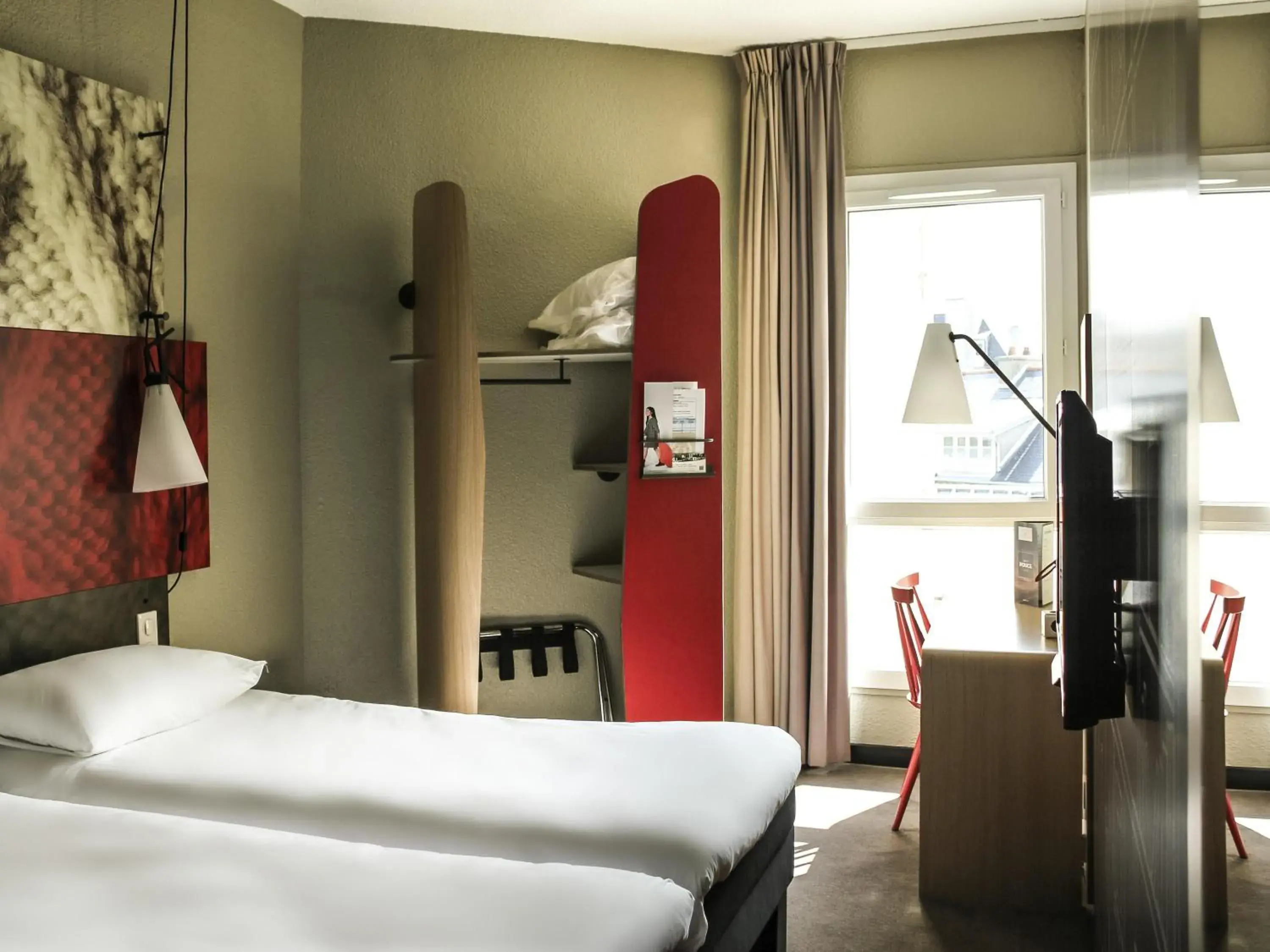 Bedroom, Bed in ibis Saint Malo Plage Bedroom, Bed in ibis Saint Malo Plage