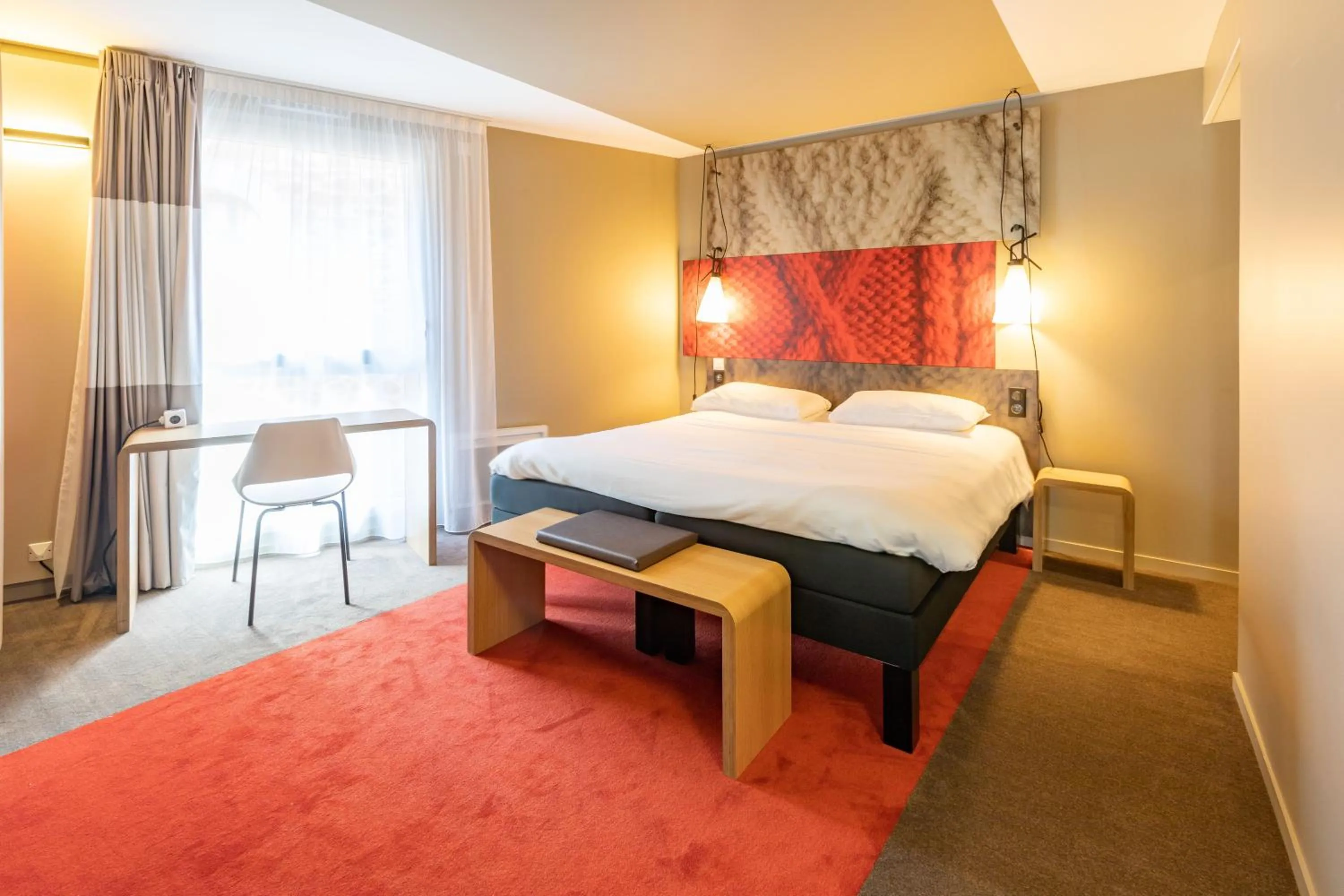 Bedroom, Bed in ibis Saint Malo Plage