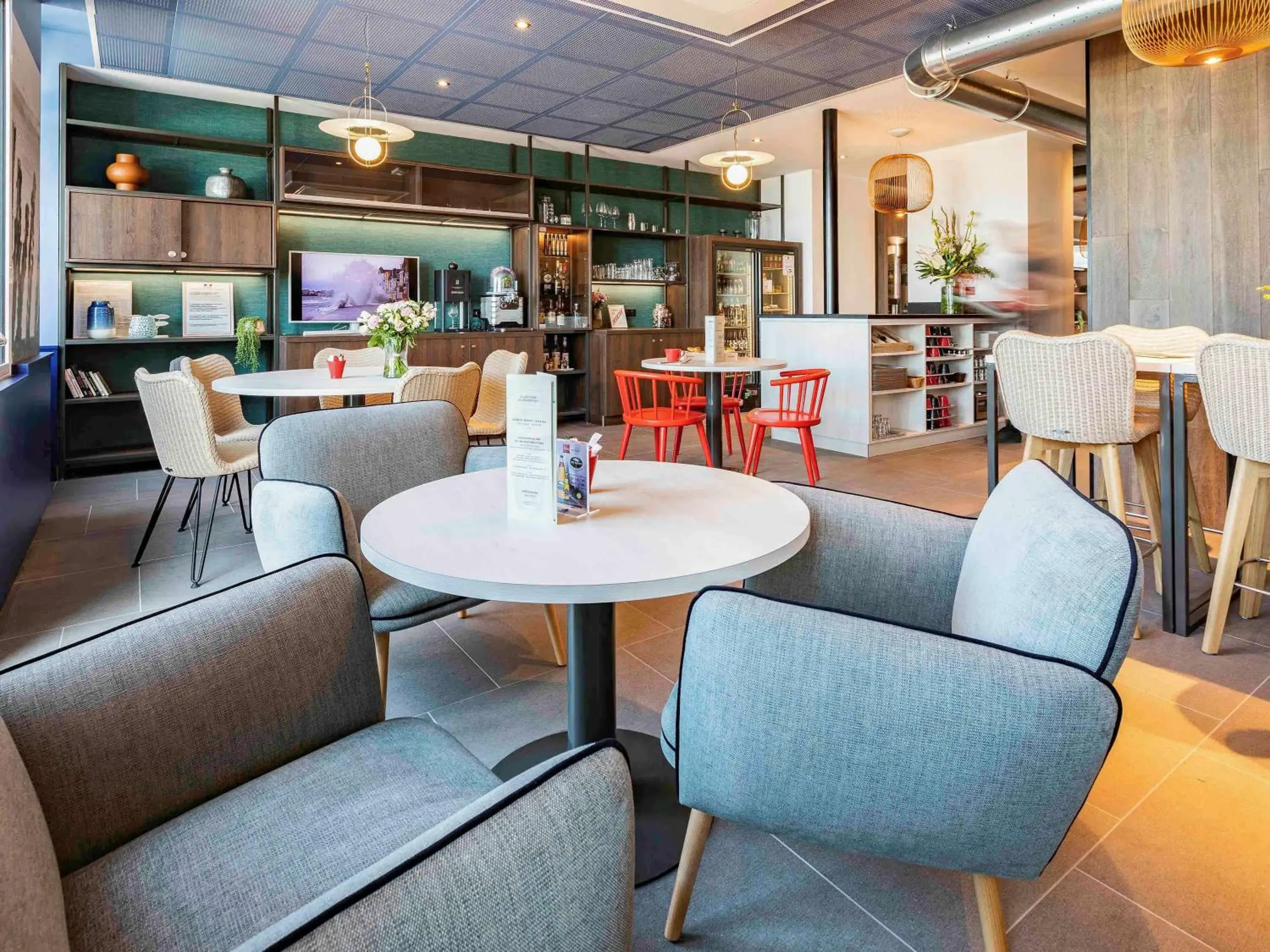 Lounge or bar in ibis Saint Malo Plage Lounge or bar in ibis Saint Malo Plage
