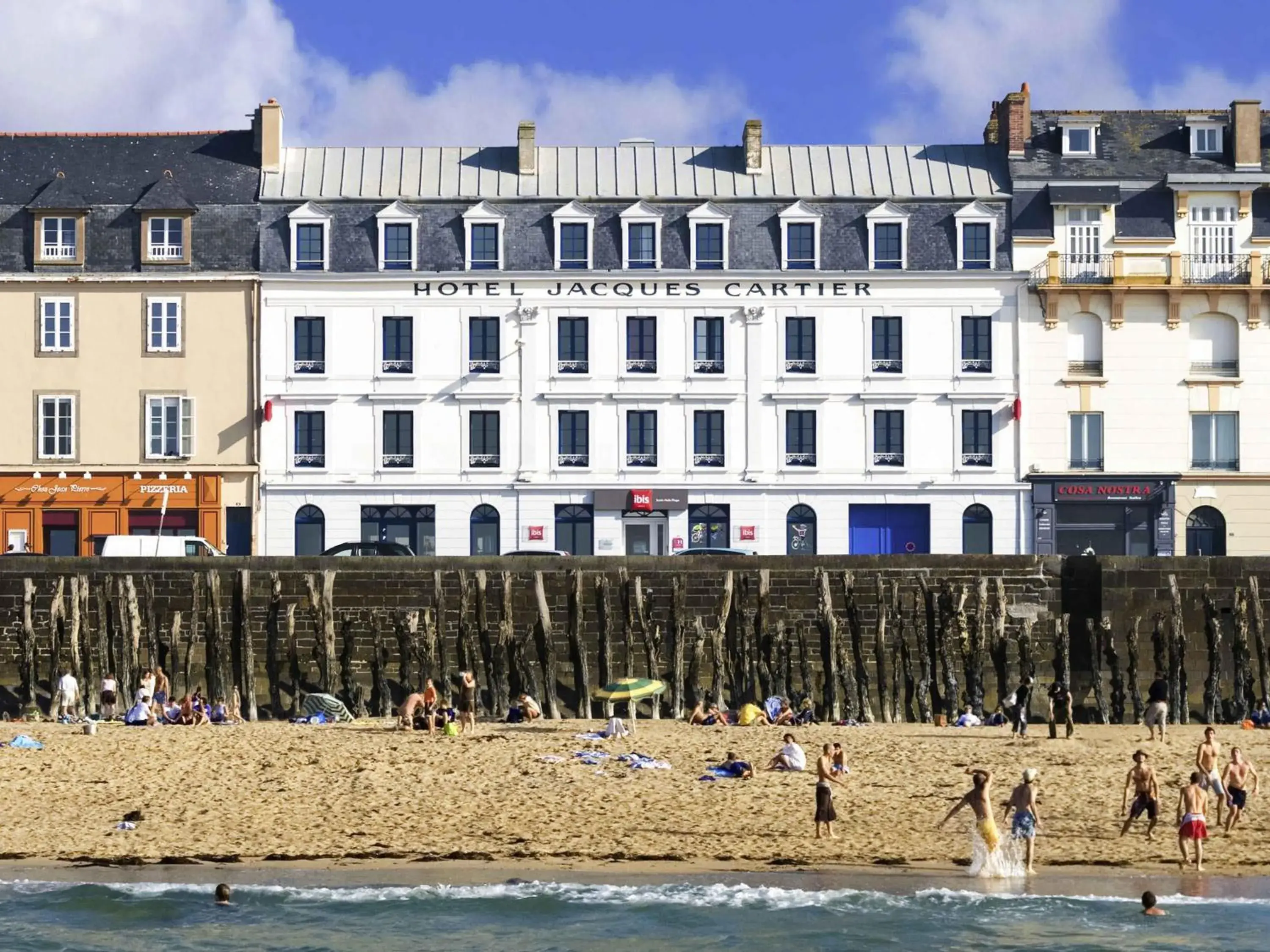 Property building in ibis Saint Malo Plage Property building in ibis Saint Malo Plage