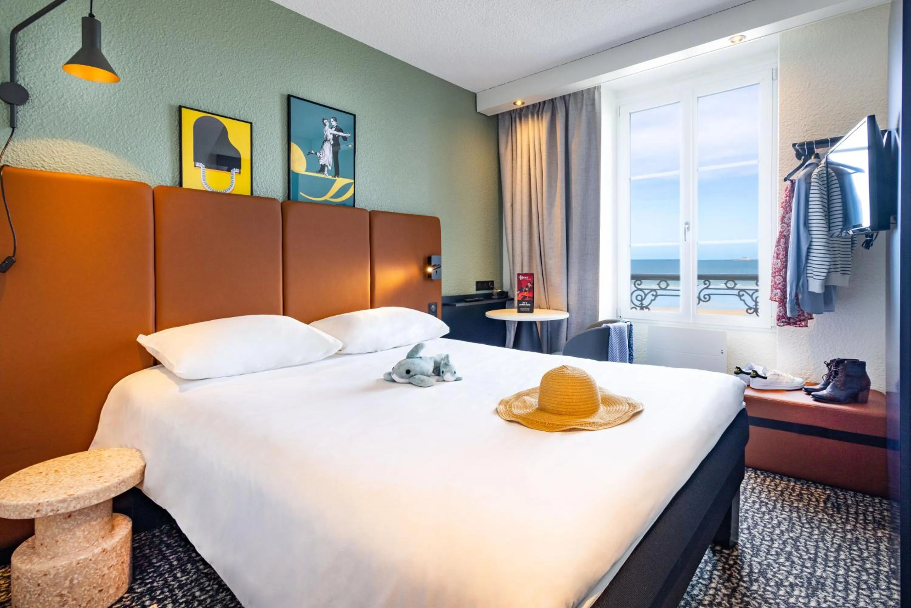 Bedroom, Bed in ibis Saint Malo Plage