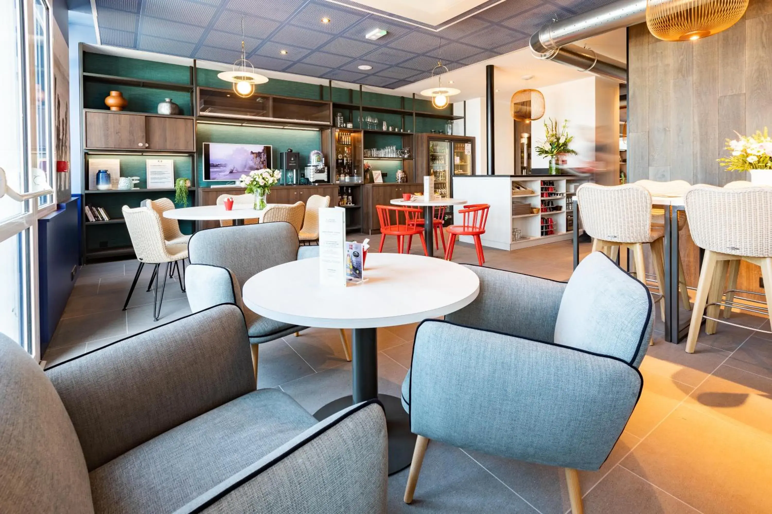 Lounge or bar in ibis Saint Malo Plage Lounge or bar in ibis Saint Malo Plage
