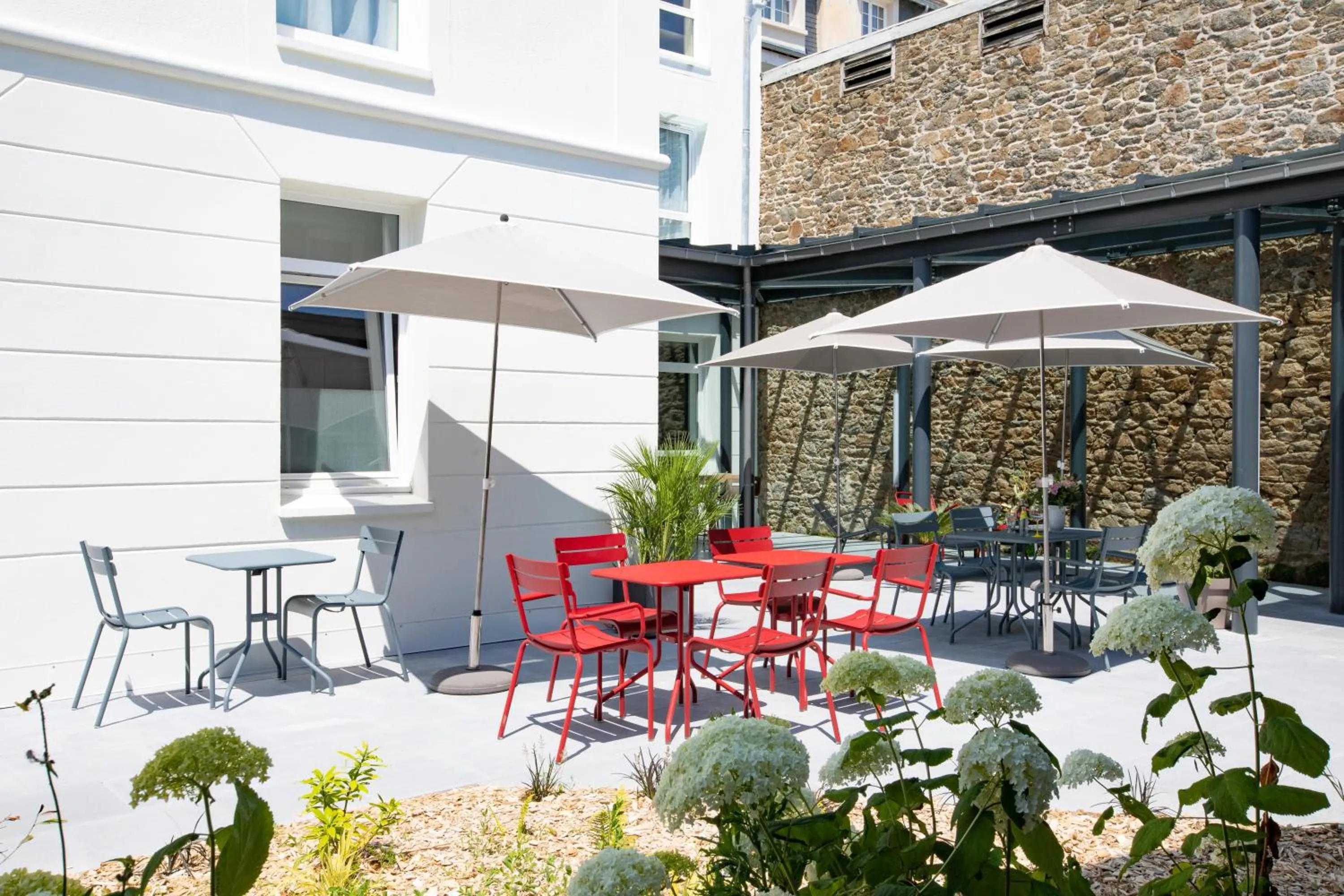 Patio in ibis Saint Malo Plage