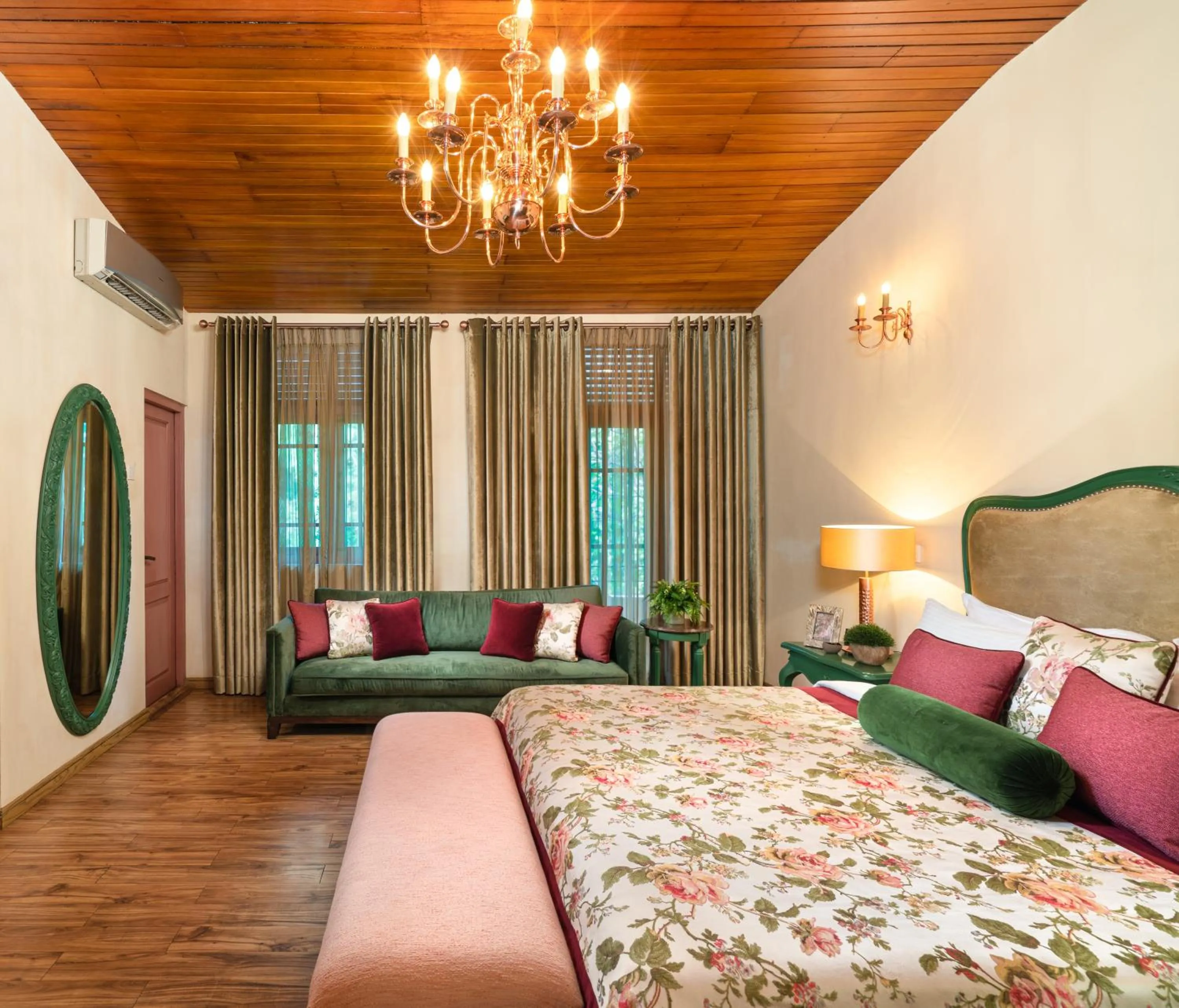 Photo of the whole room, Bed in Clove Villa