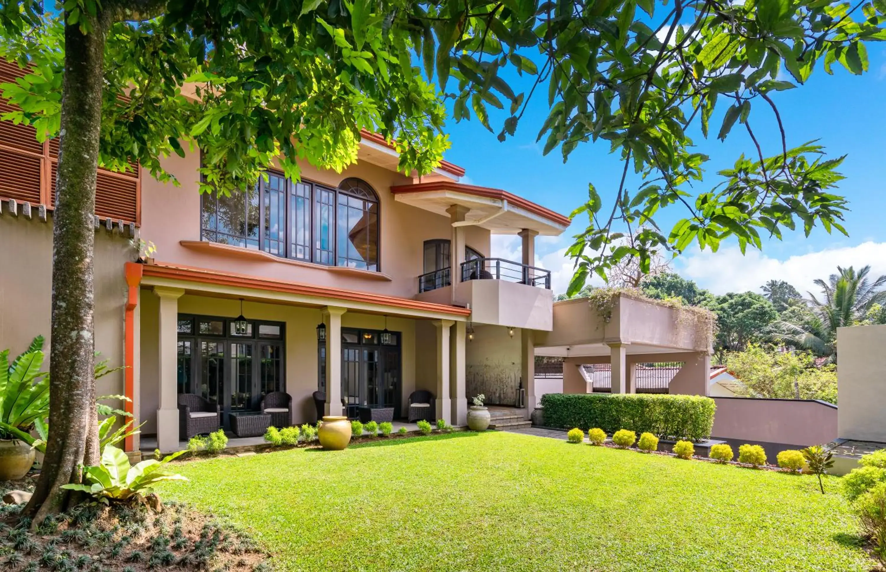 Property building in Clove Villa Property building in Clove Villa