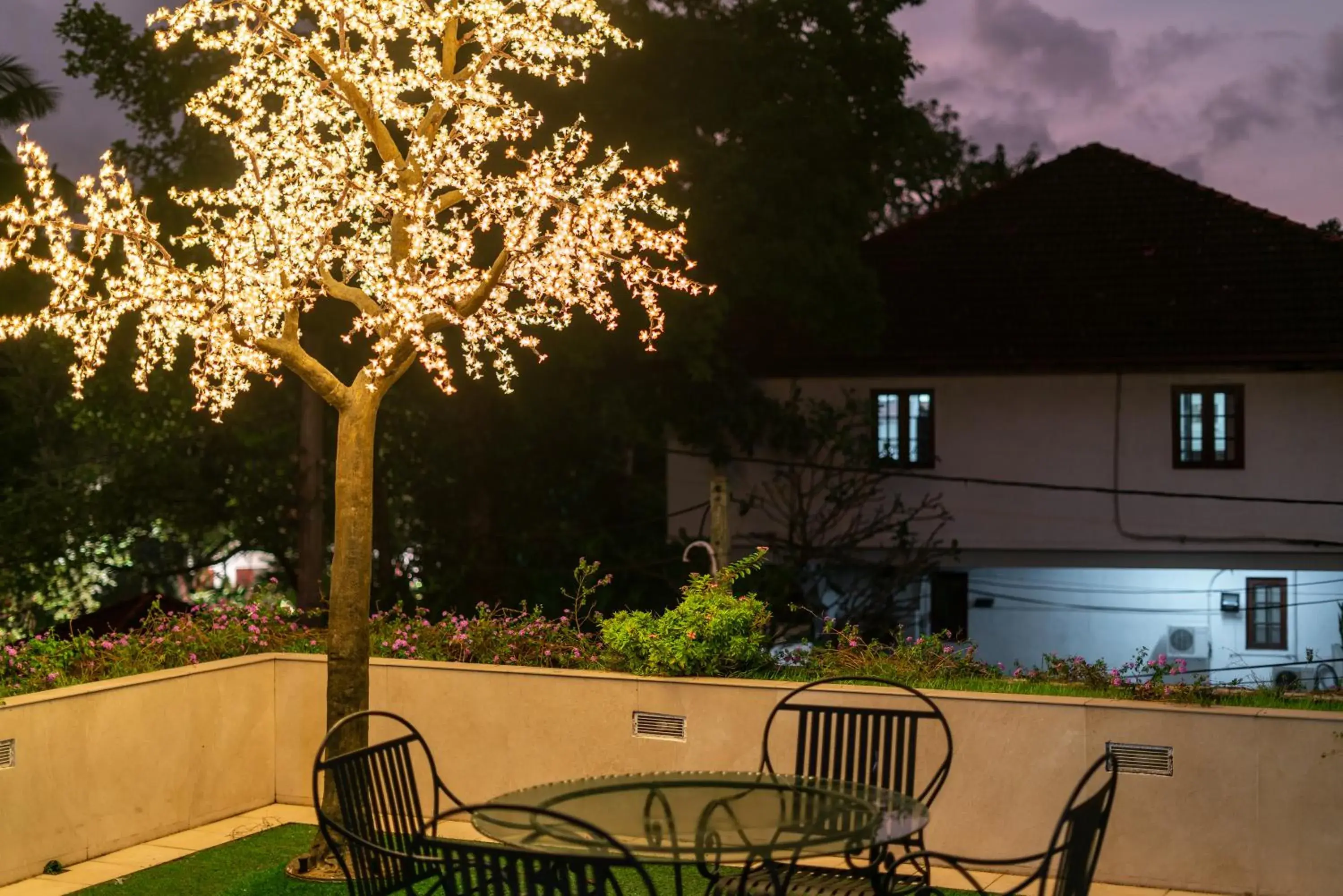 Property building in Clove Villa Property building in Clove Villa