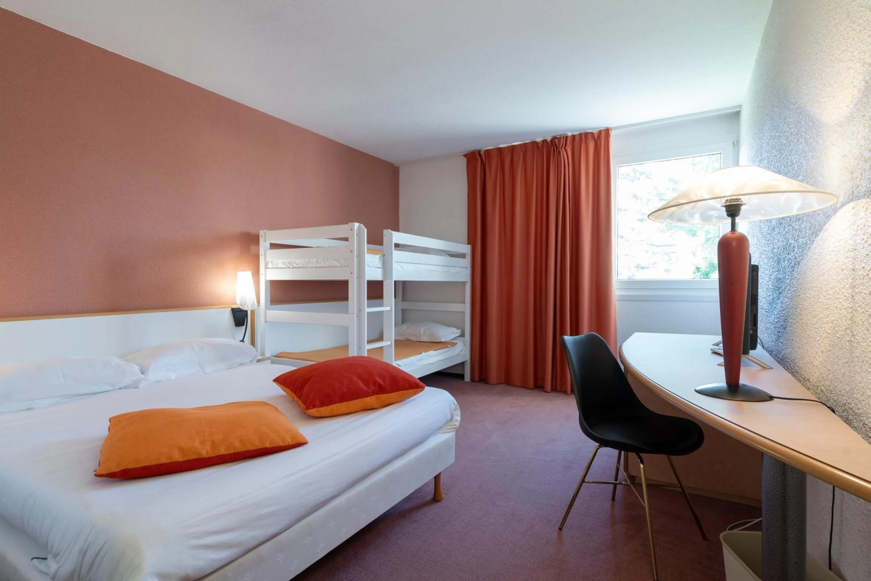 Photo of the whole room, Bed in Hôtel Akena Poitiers Nord Futuroscope