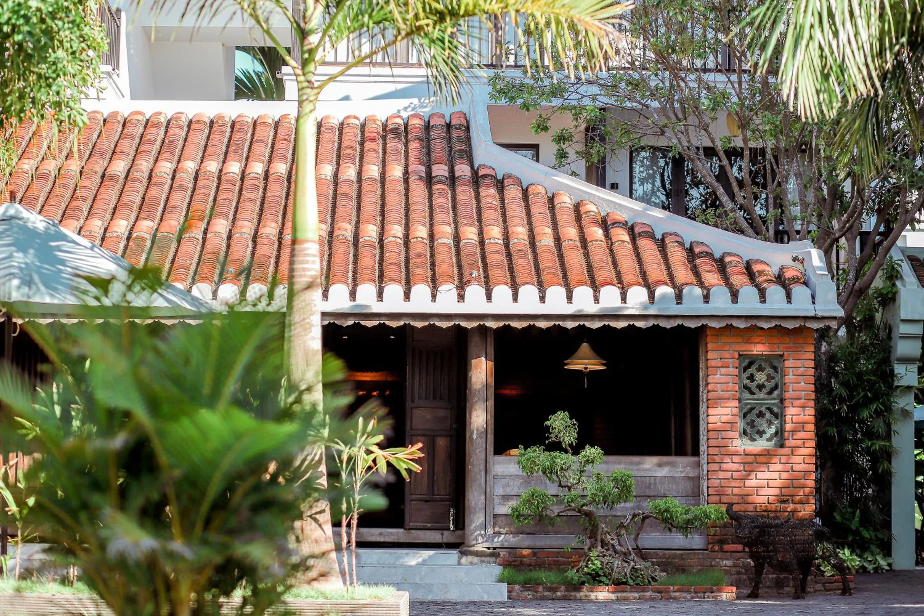 Restaurant/places to eat in De An Hotel