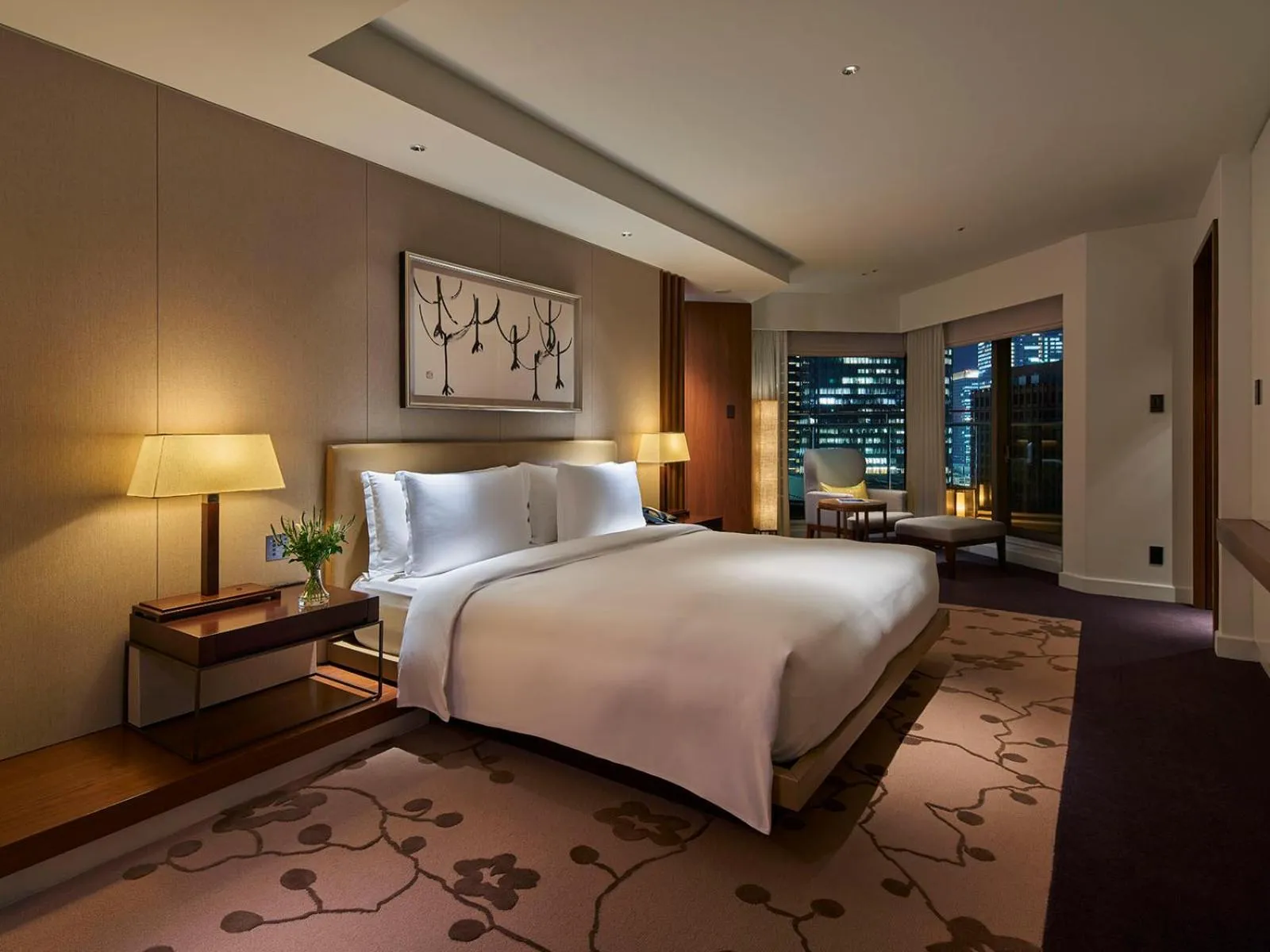 Bed in Palace Hotel Tokyo