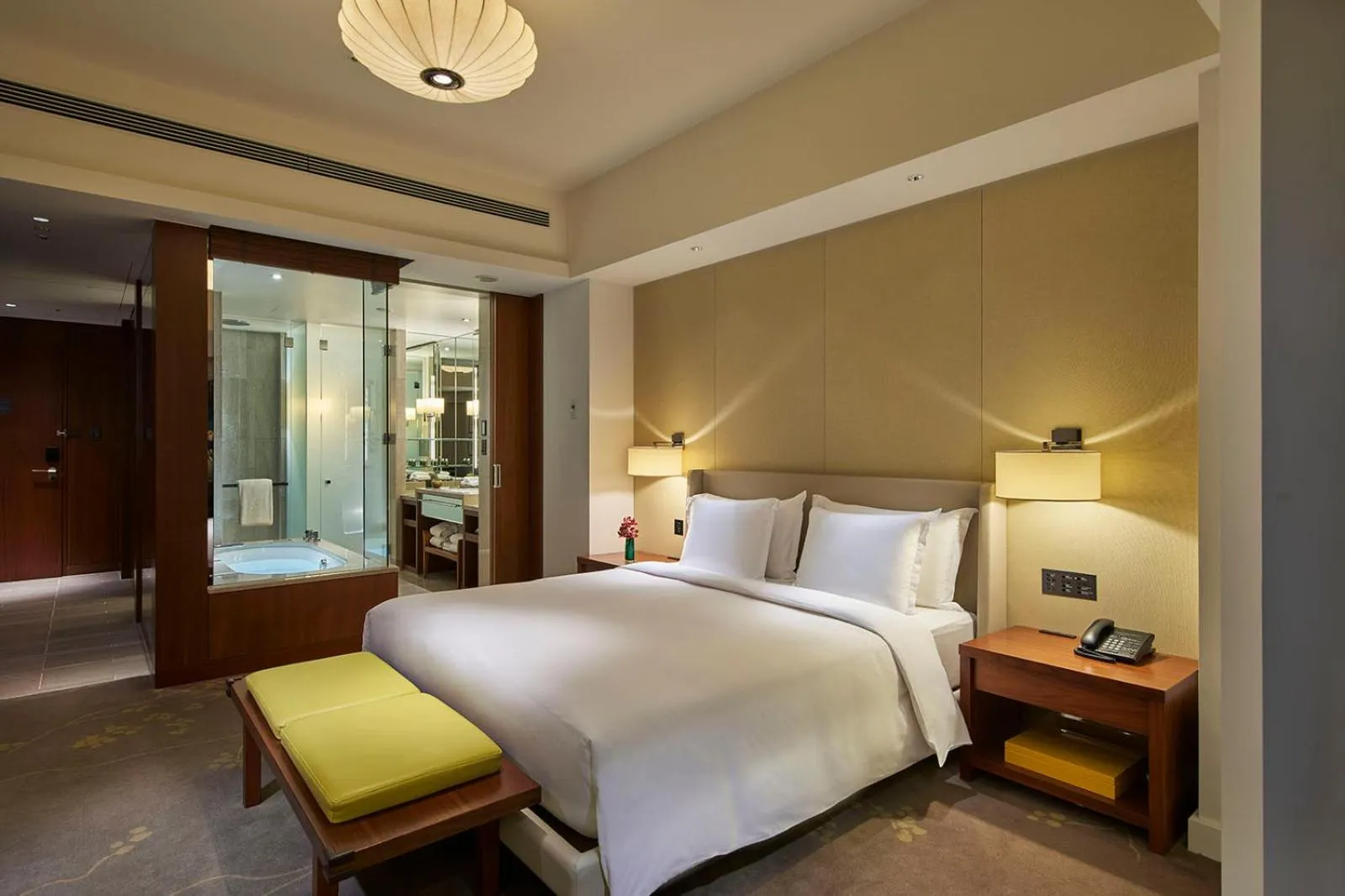 Bathroom, Bed in Palace Hotel Tokyo