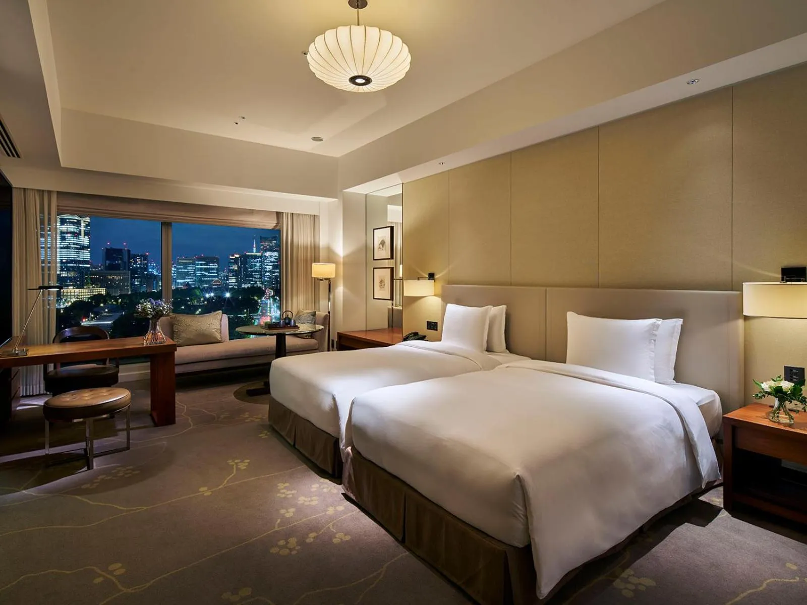 Bed in Palace Hotel Tokyo