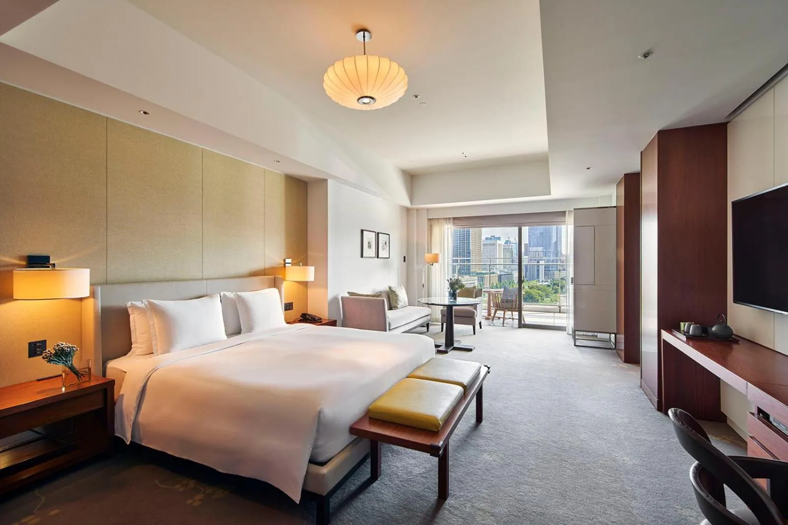 Bed in Palace Hotel Tokyo