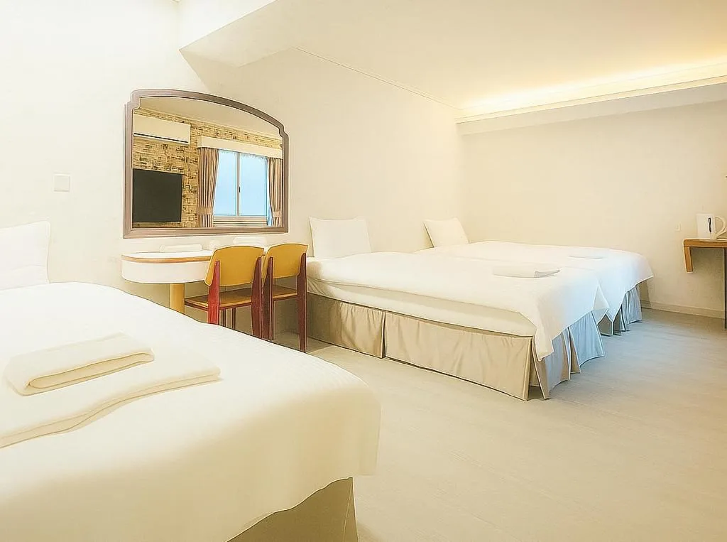 Bed in Elizabeth Hotel