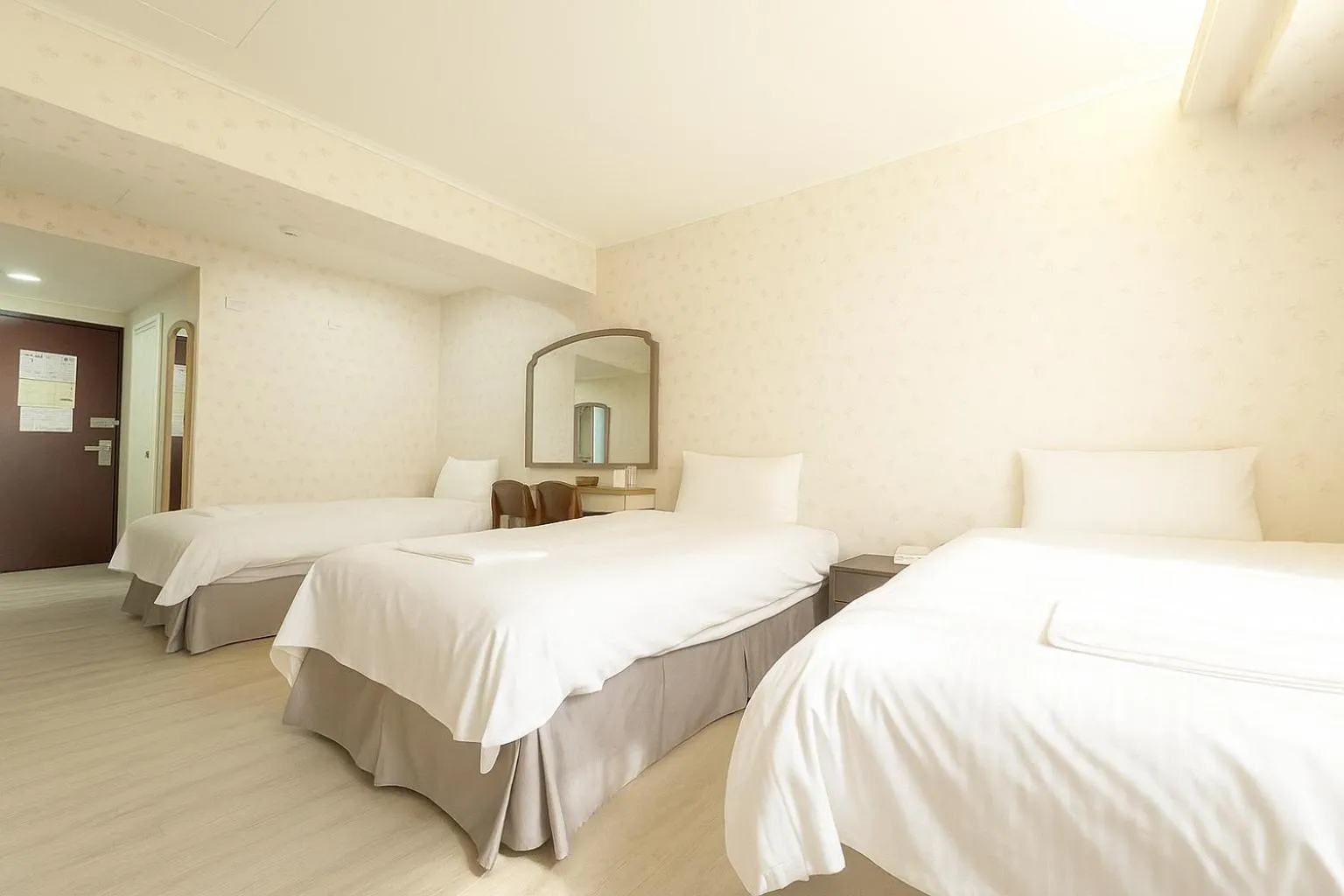 Bed in Elizabeth Hotel