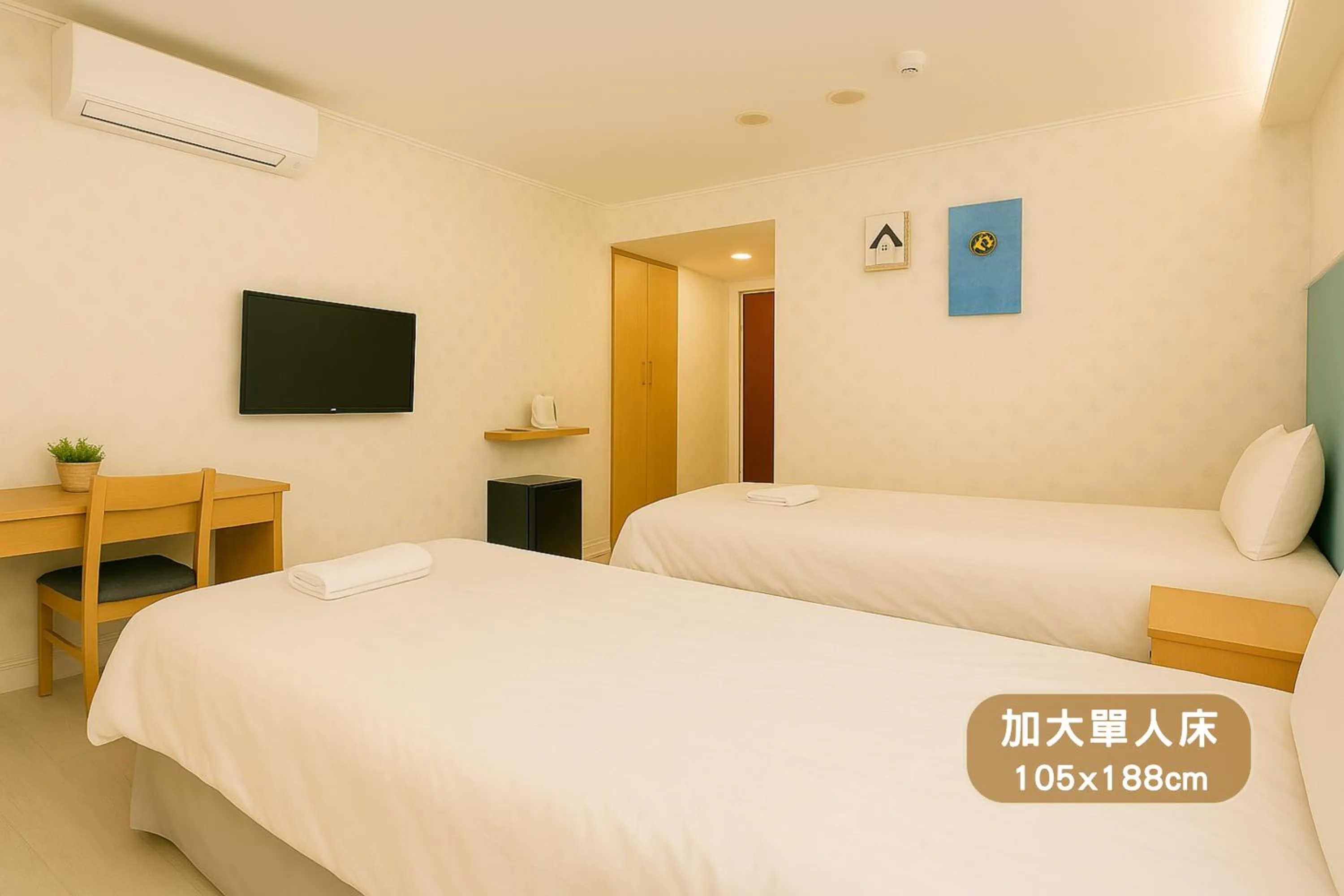 Communal lounge/ TV room, Bed in Elizabeth Hotel