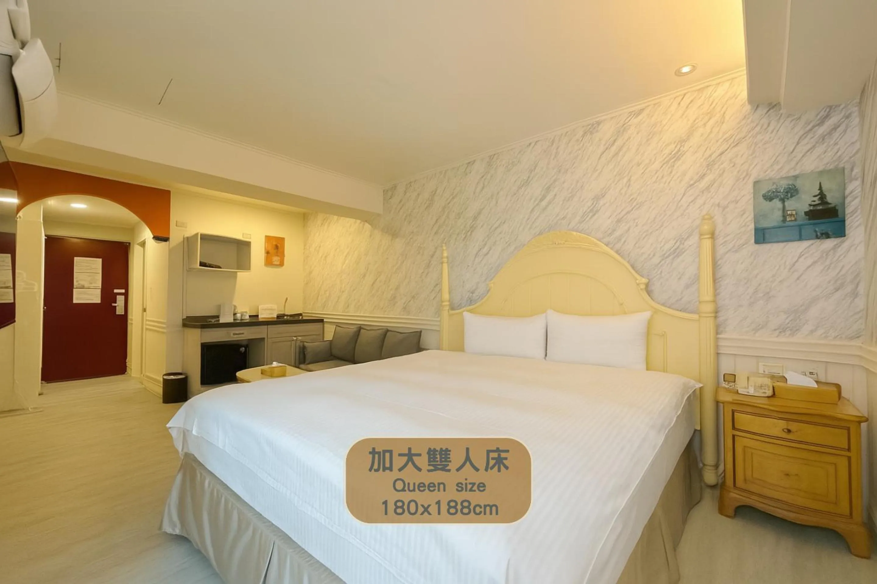 Kitchen or kitchenette, Bed in Elizabeth Hotel