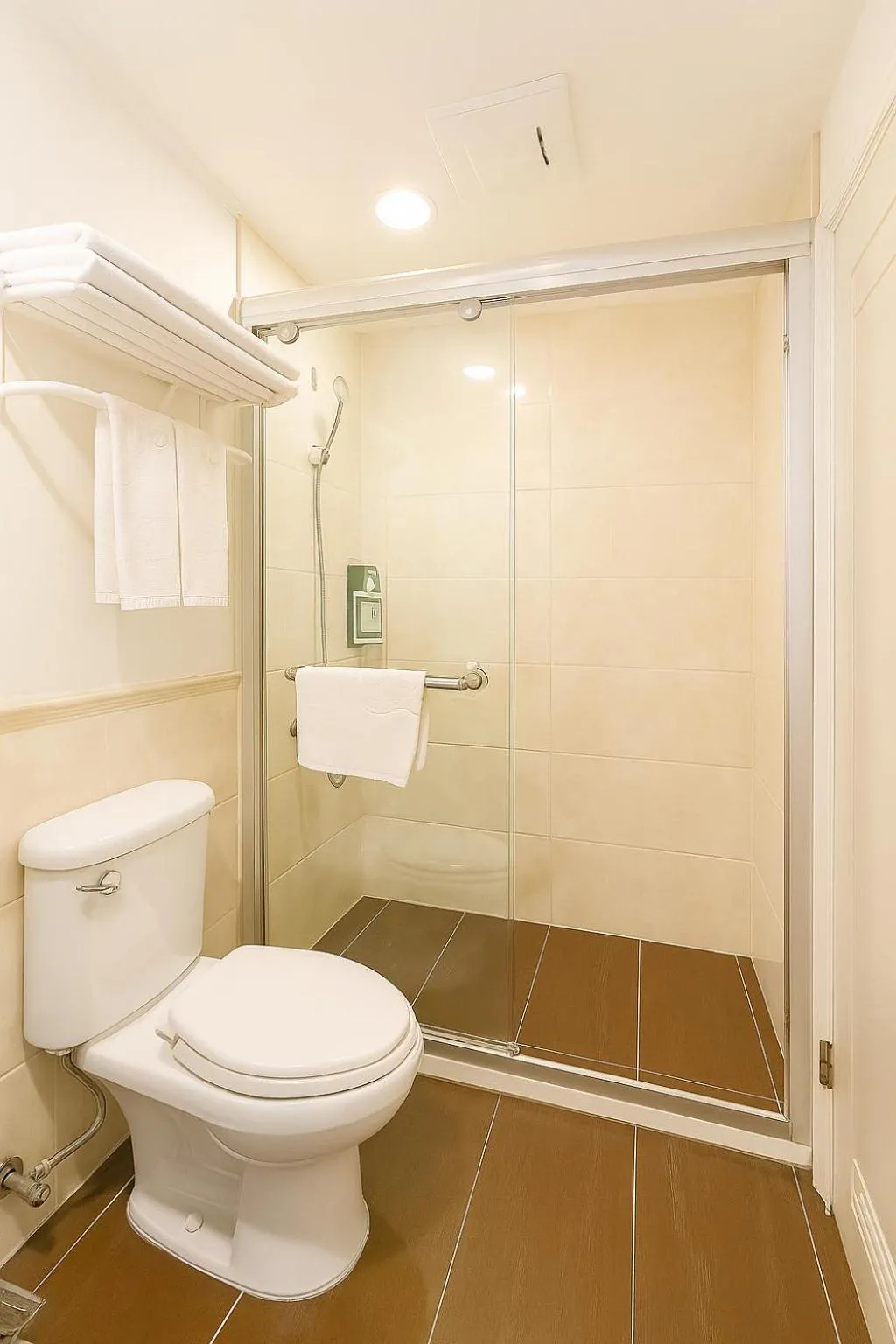 Bathroom in Elizabeth Hotel