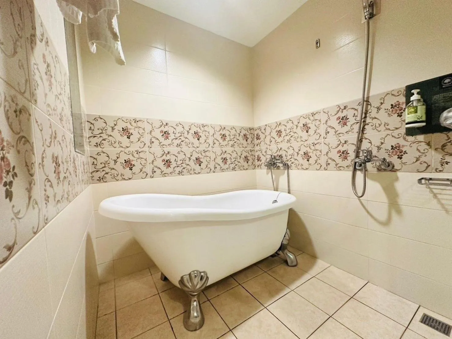 Shower in Elizabeth Hotel