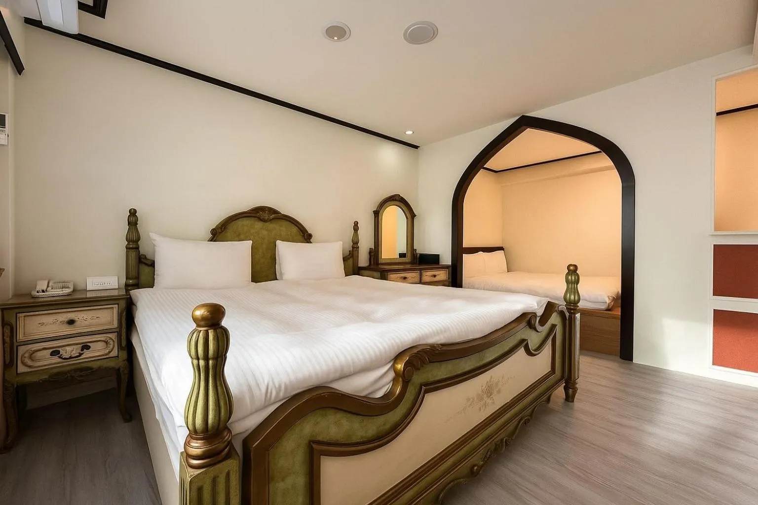 Bed in Elizabeth Hotel