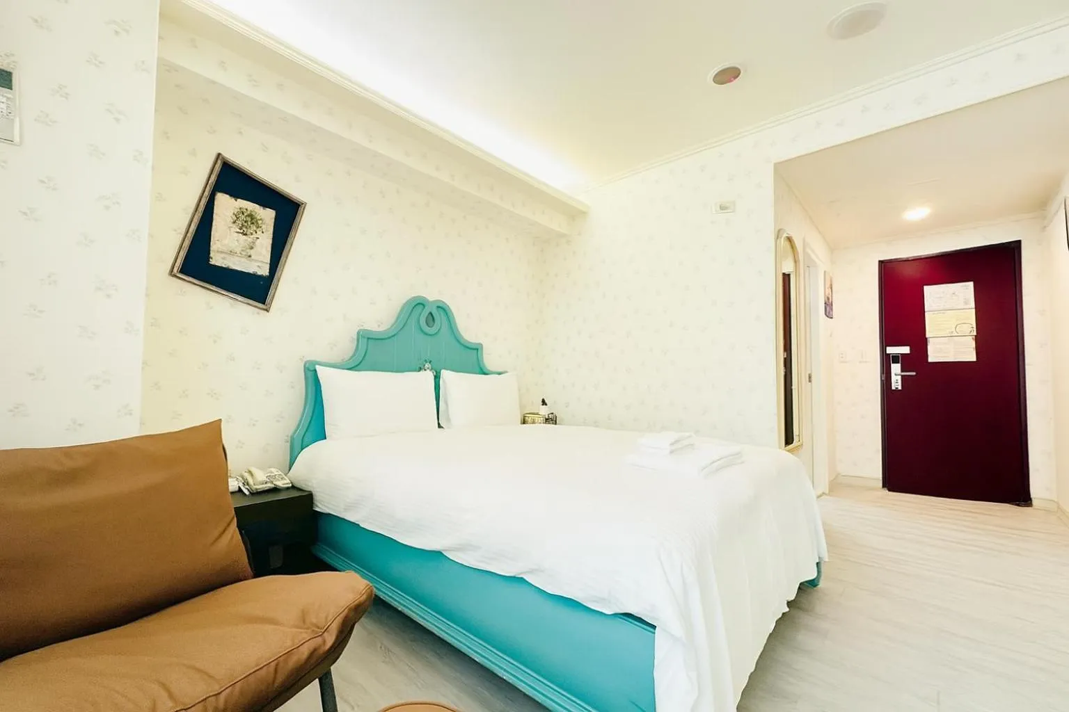 Photo of the whole room, Bed in Elizabeth Hotel