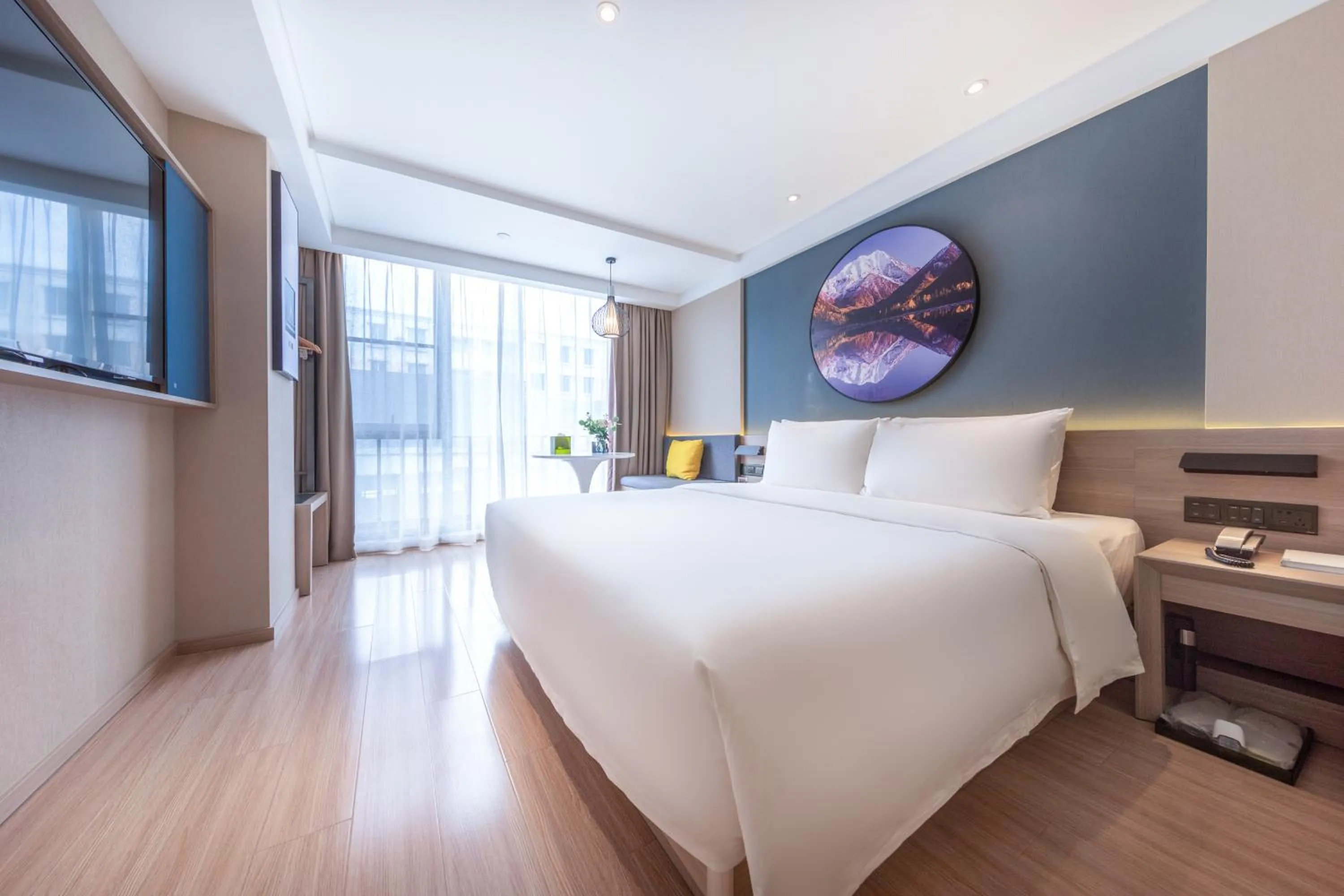 Photo of the whole room, Bed in Atour Light Hotel (Chengdu Hi-tech West Zone University of Electronic Technology)