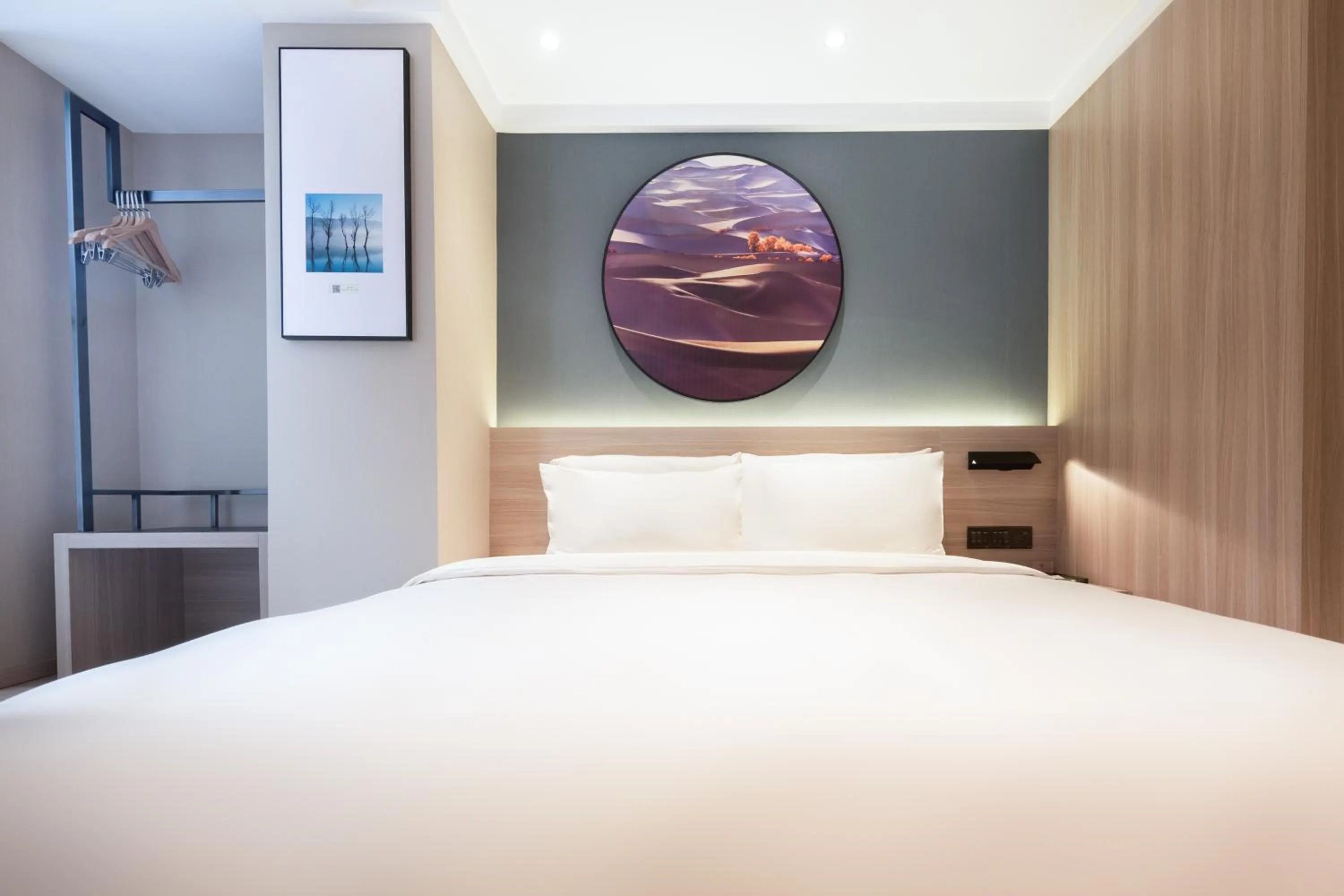 Bed in Atour Light Hotel (Chengdu Hi-tech West Zone University of Electronic Technology)